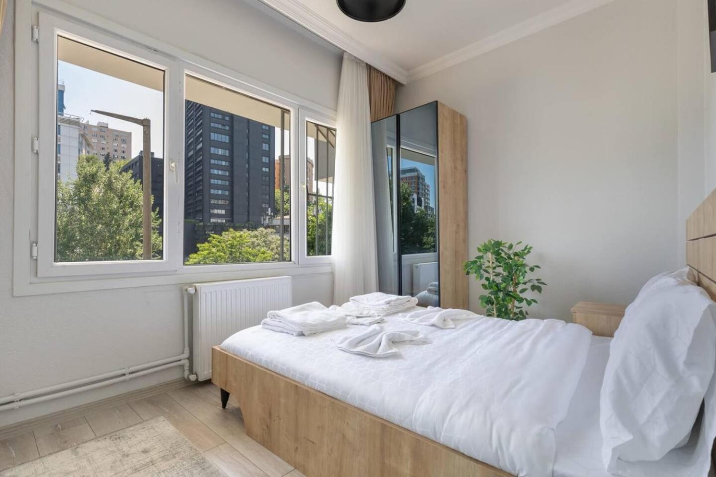 Modern 2br Apt In The Hearth Of The * Istanbul