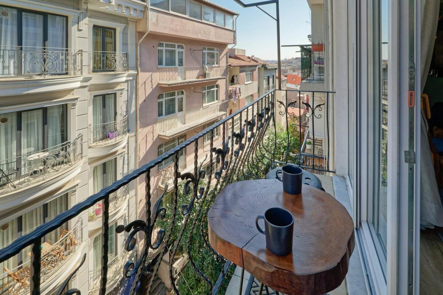 Apartment Cozy Center 1br W Balcony Near Galataport ! Istanbul