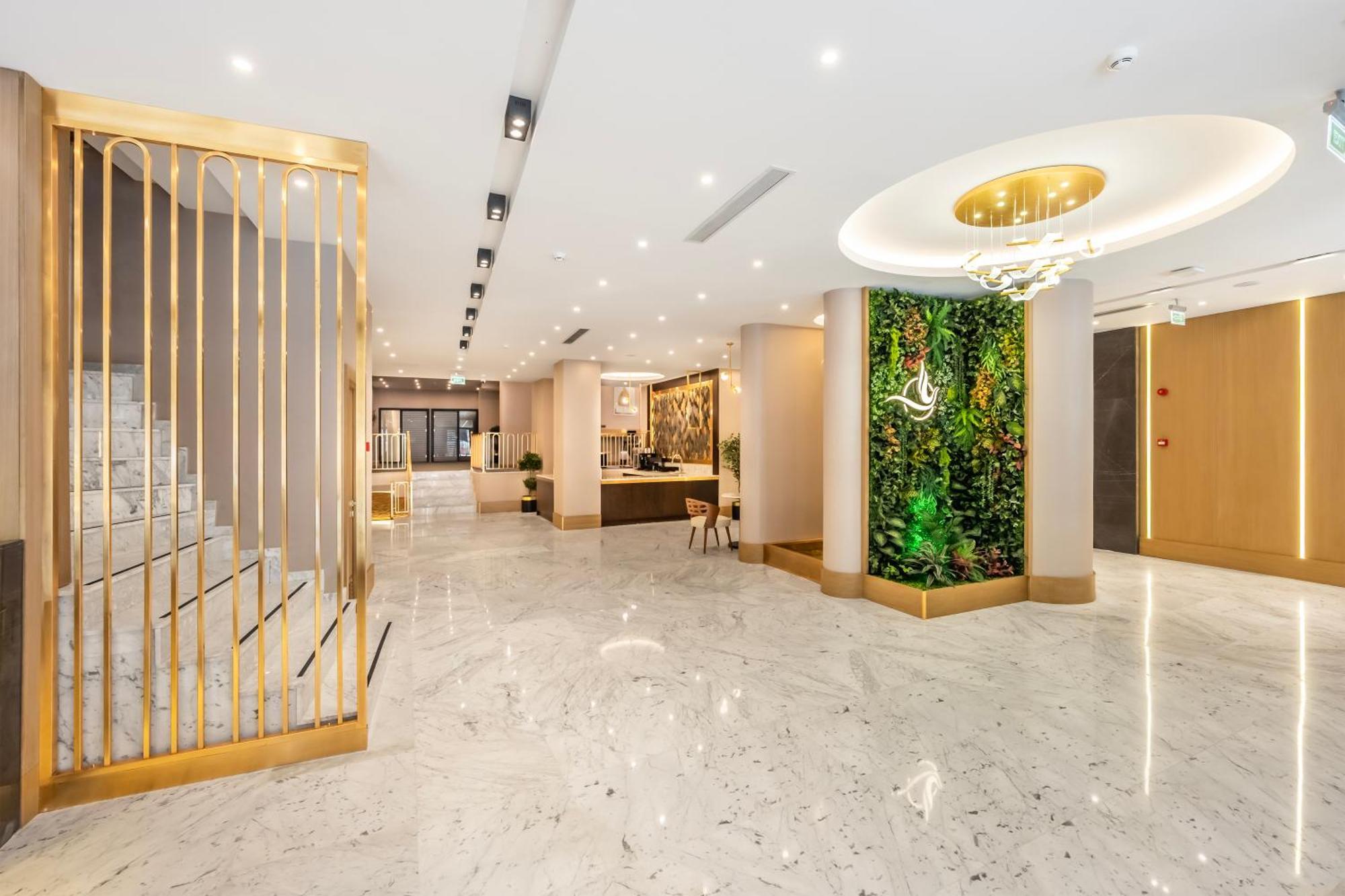 Bristol Hotel 4*