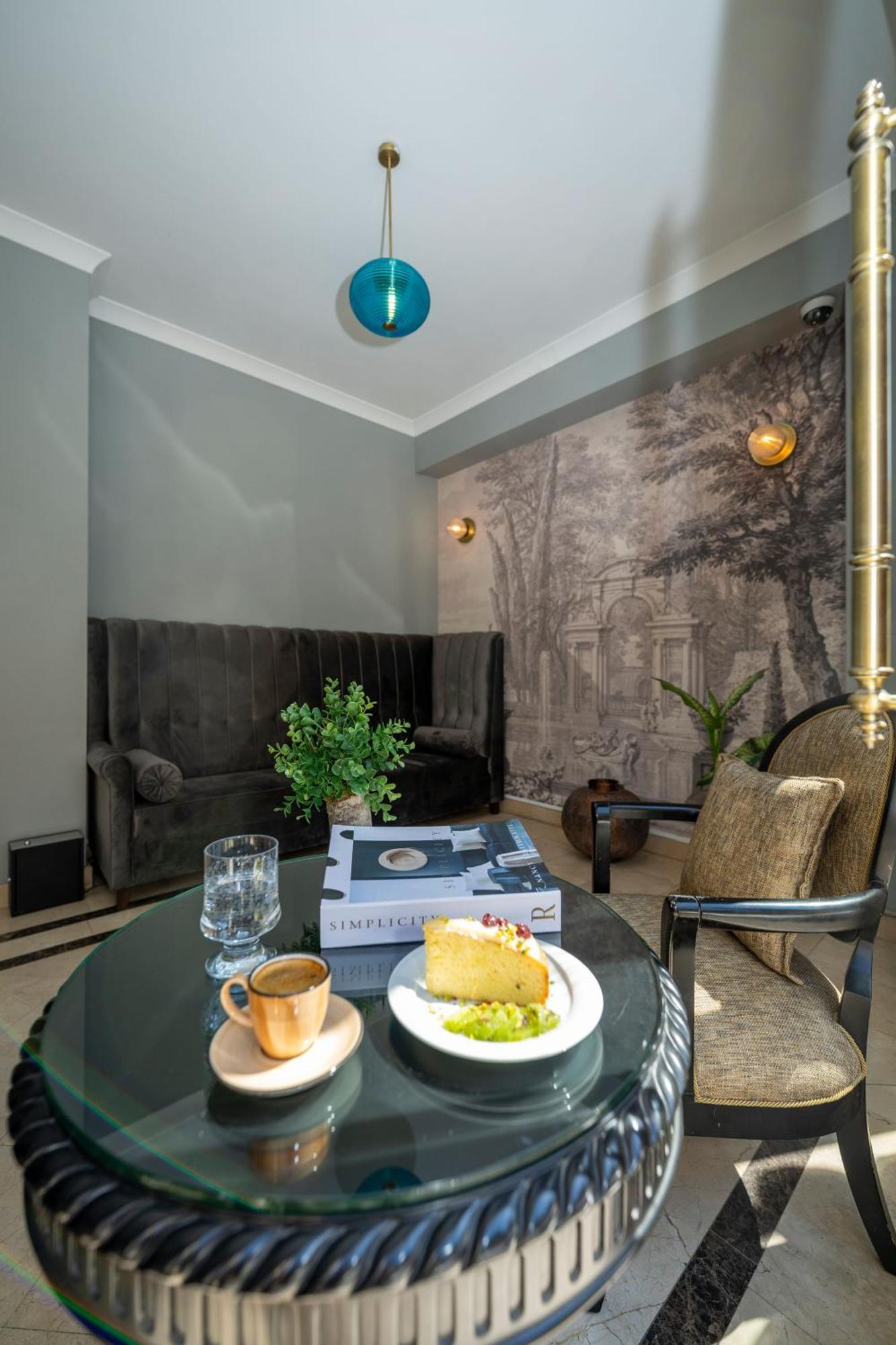 Hotel Raymond Blue
