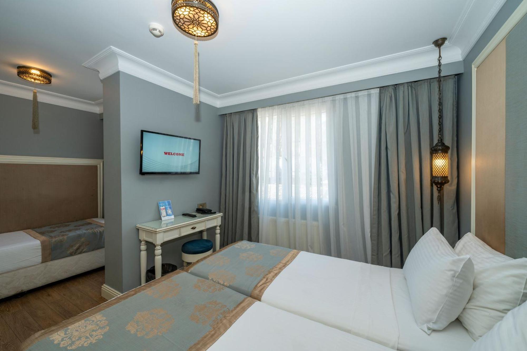 Raymond Blue Istanbul