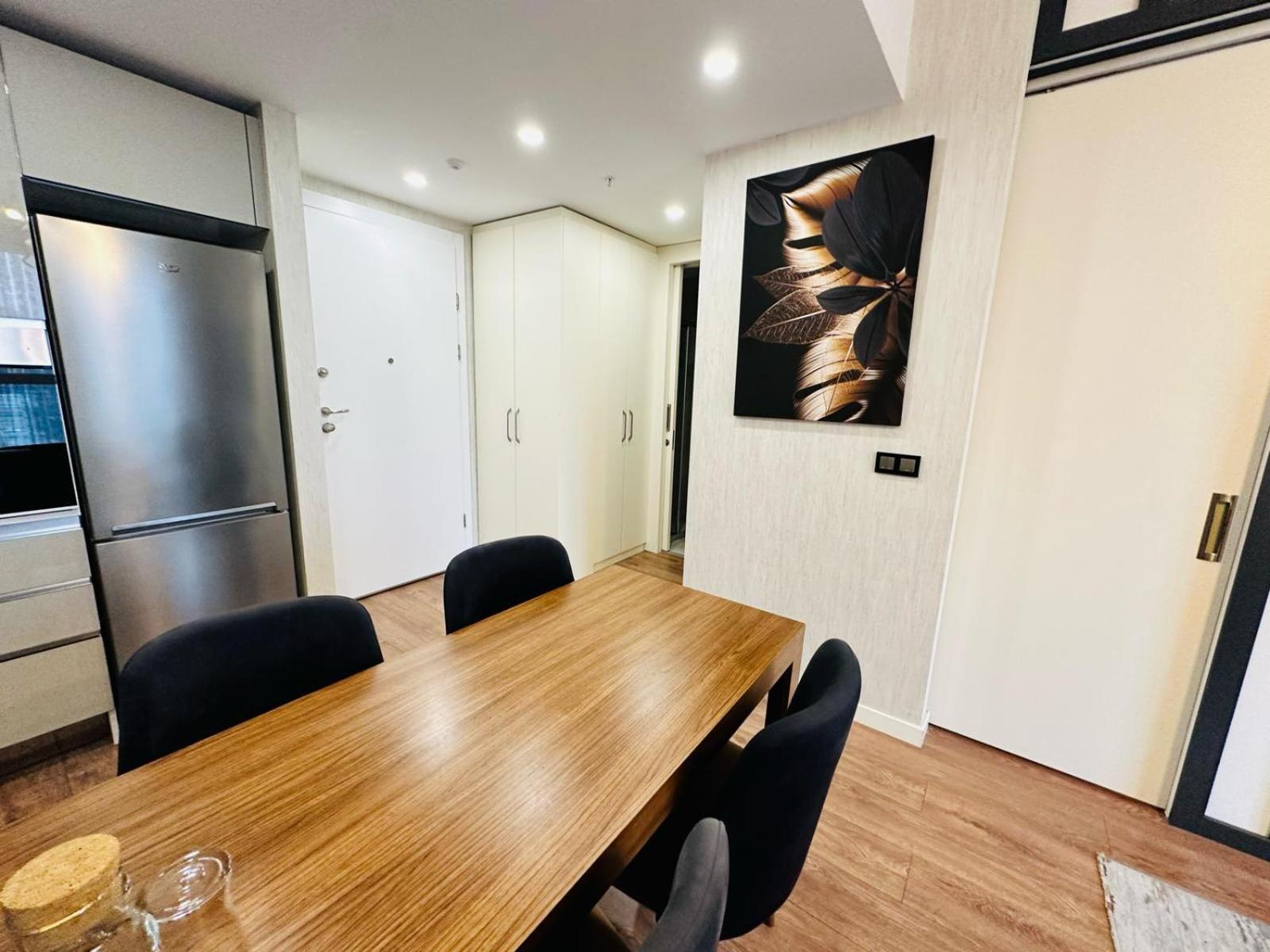 Apartment Lux Next To Outlet In High Floor 26 *
