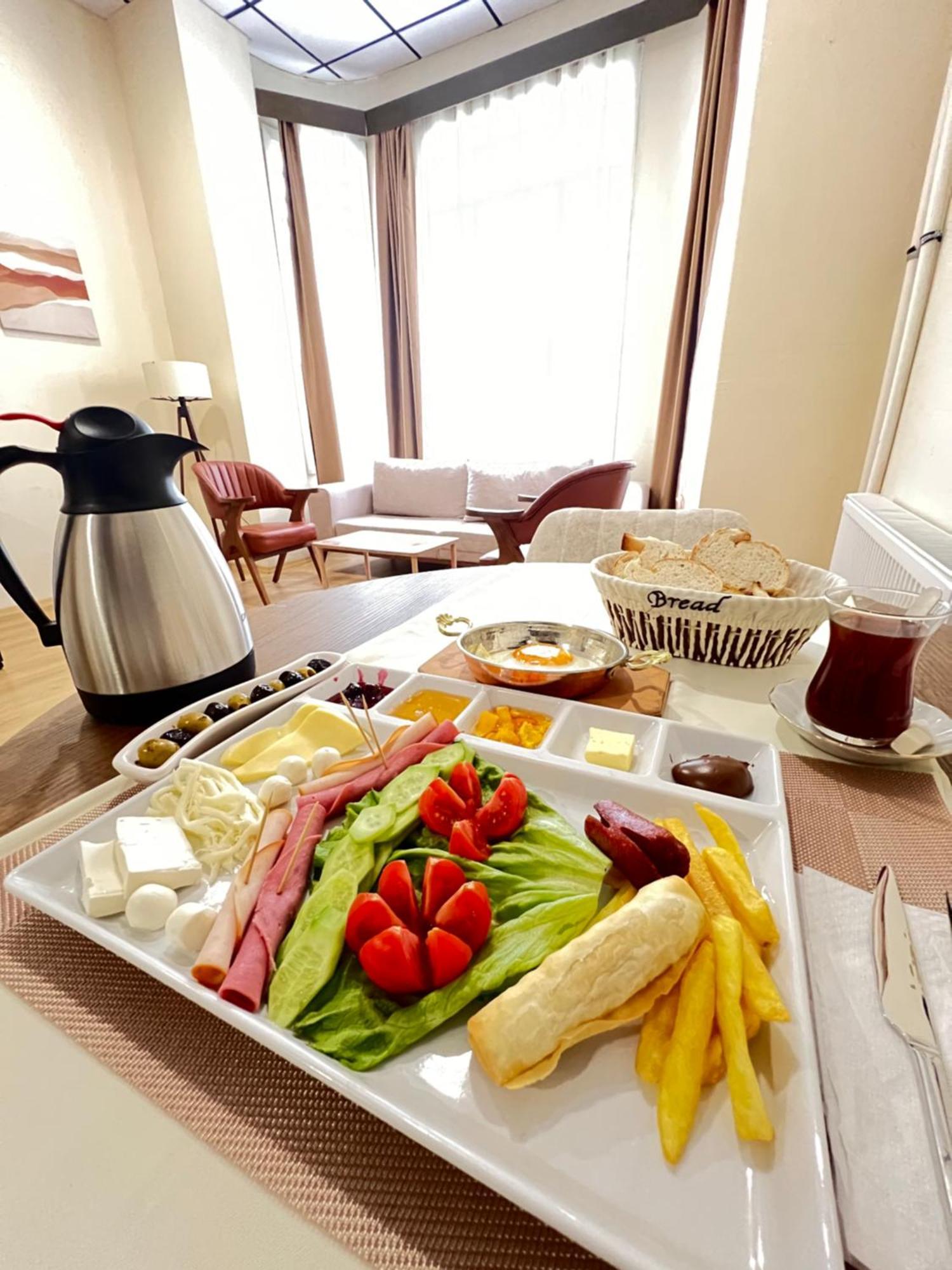 Golden Door Hotel *