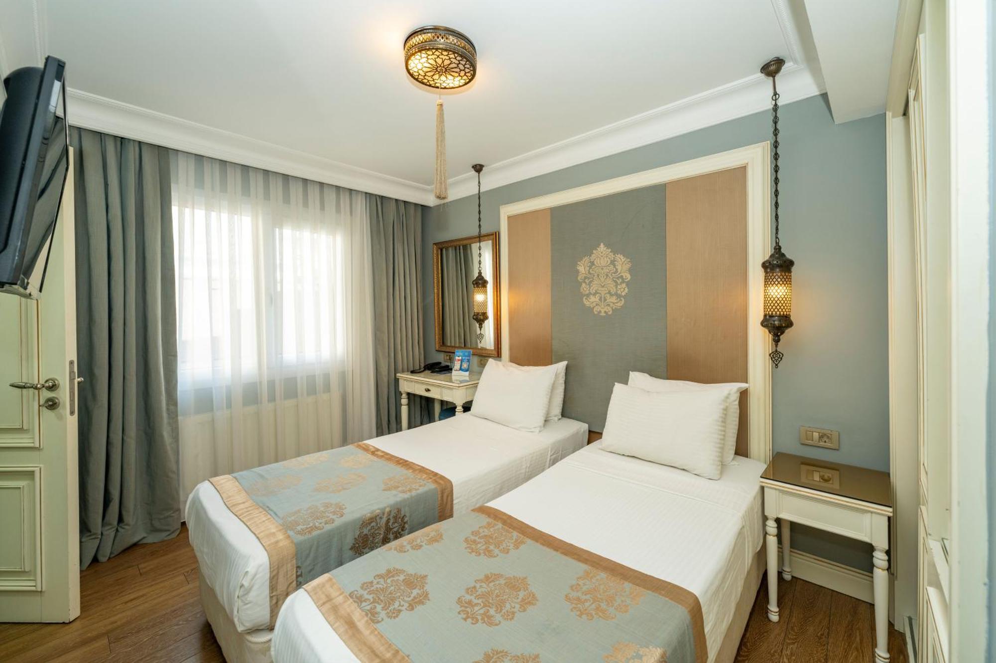 Hotel Raymond Blue
