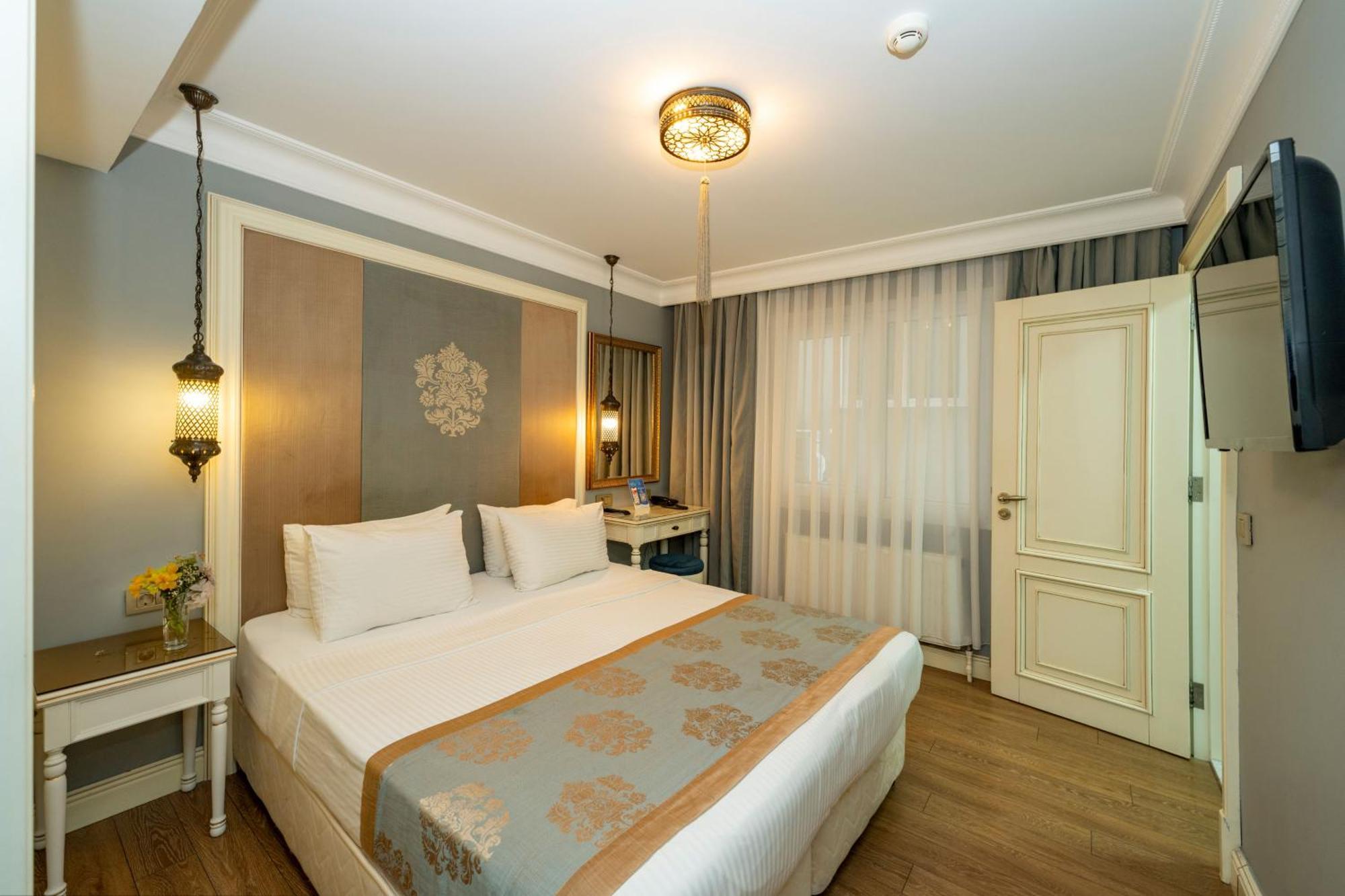 Raymond Blue Hotel 3*