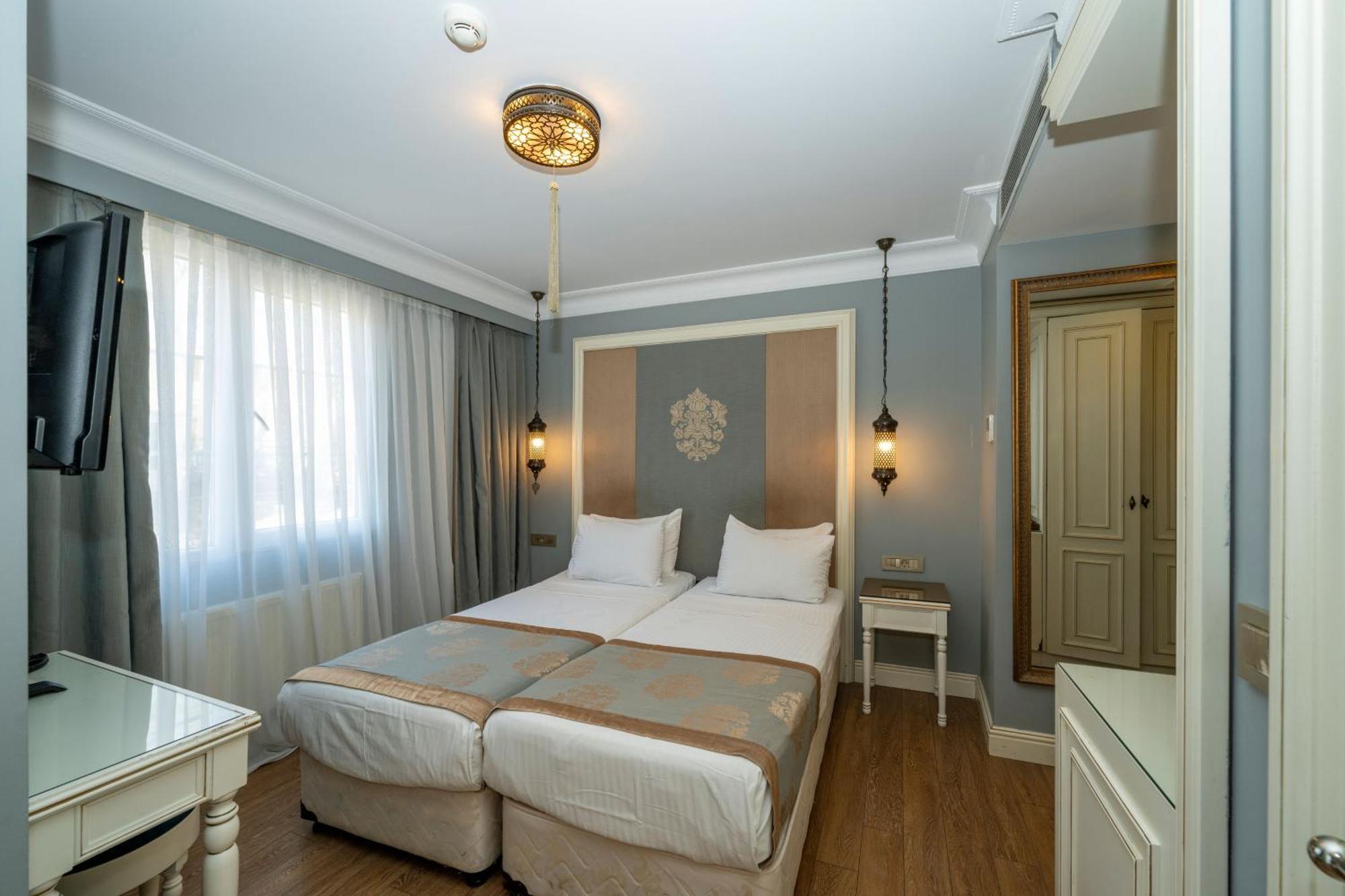 Raymond Blue Hotel 3*