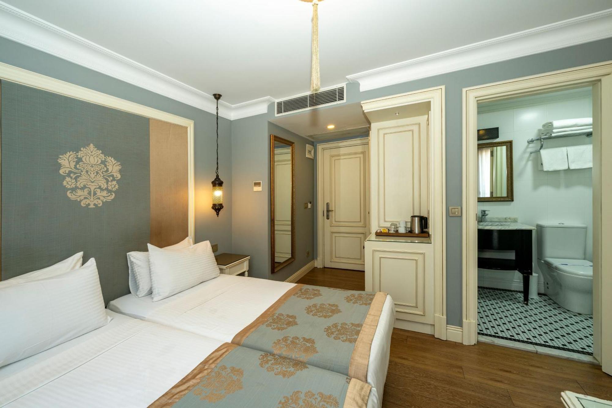 Hotel Raymond Blue