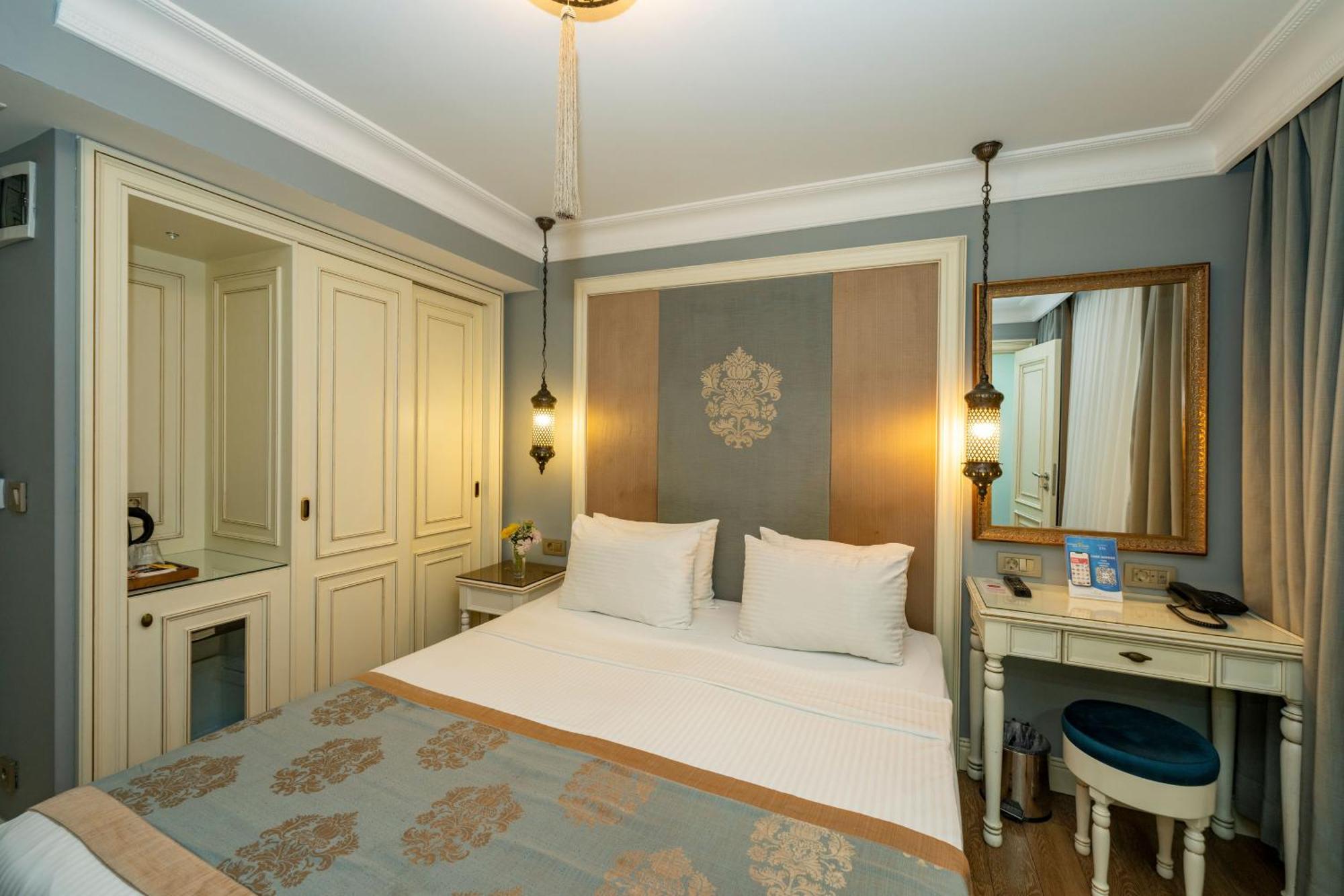 Hotel Raymond Blue 3*