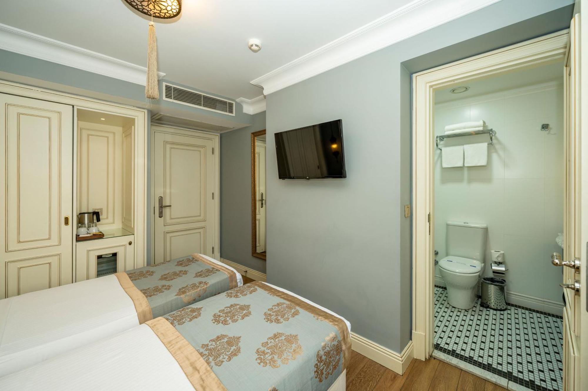 Raymond Blue Istanbul