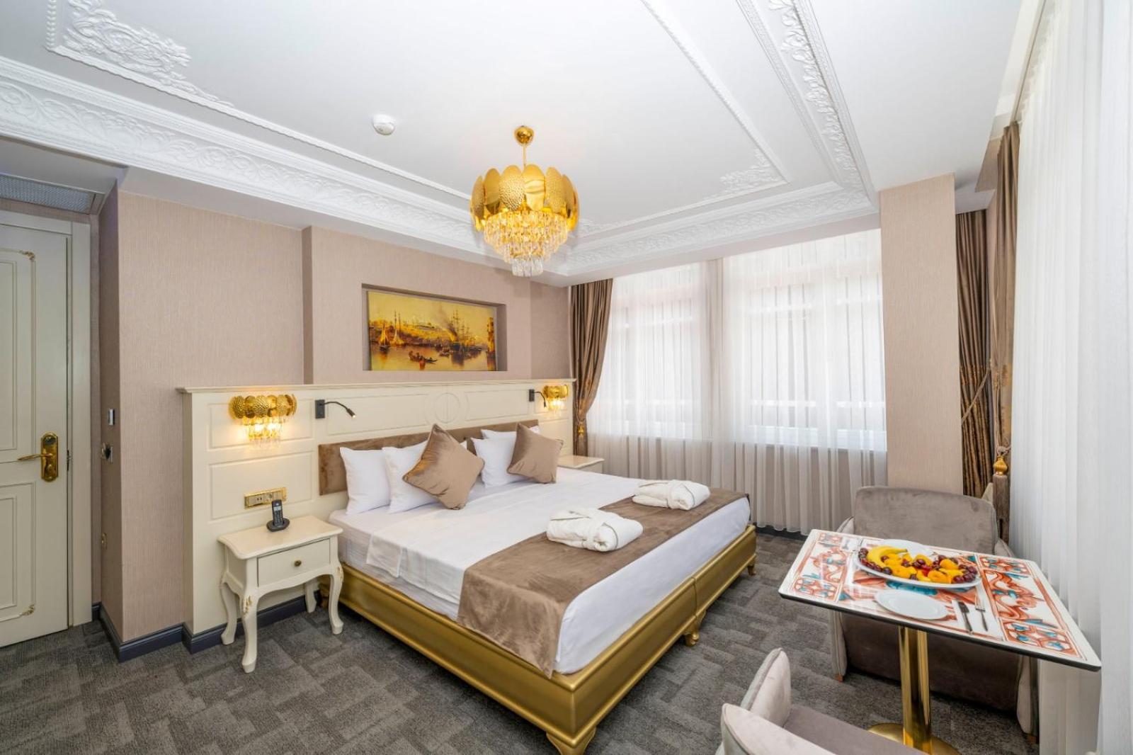 Moonlight Elegance Boutique Hotel