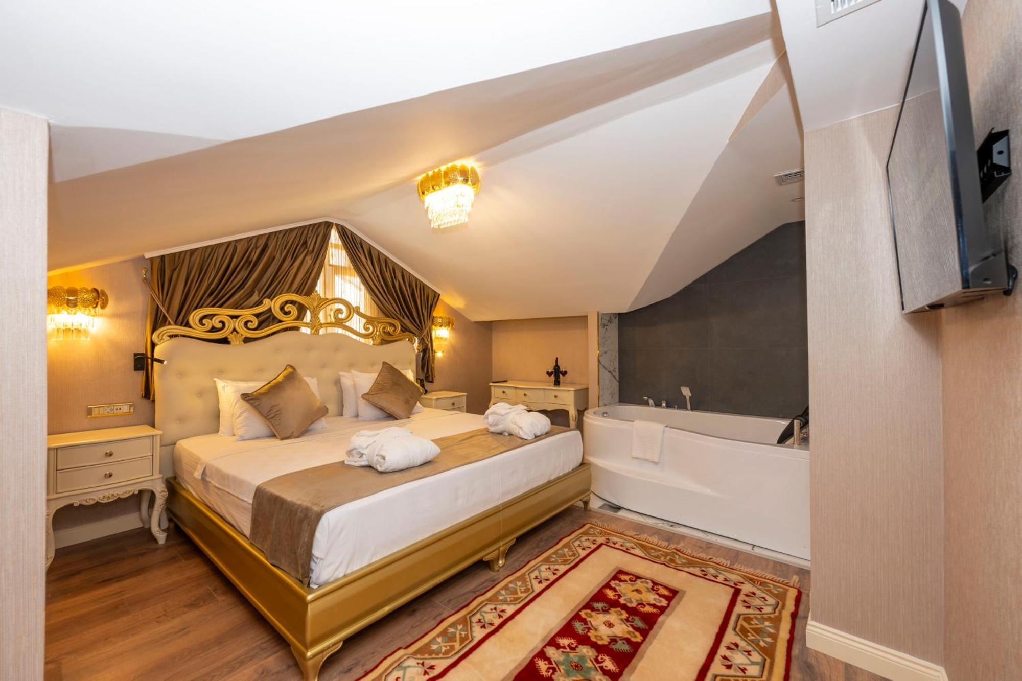 Moonlight Elegance Boutique 4*