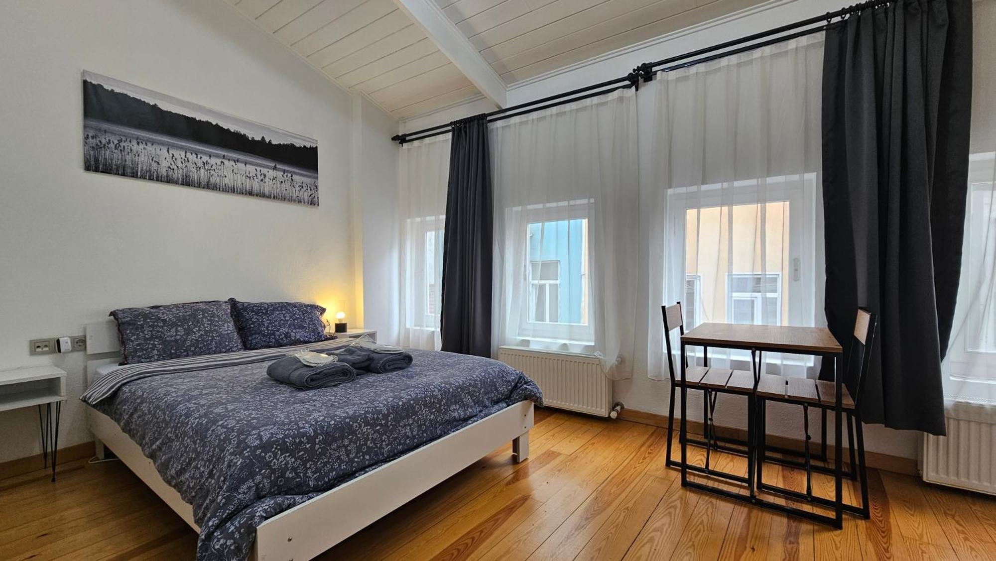 Modern - Affordable - Spacious At Center Apartment *