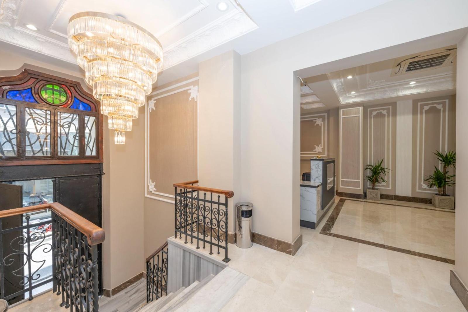 Moonlight Elegance Boutique Hotel 4*