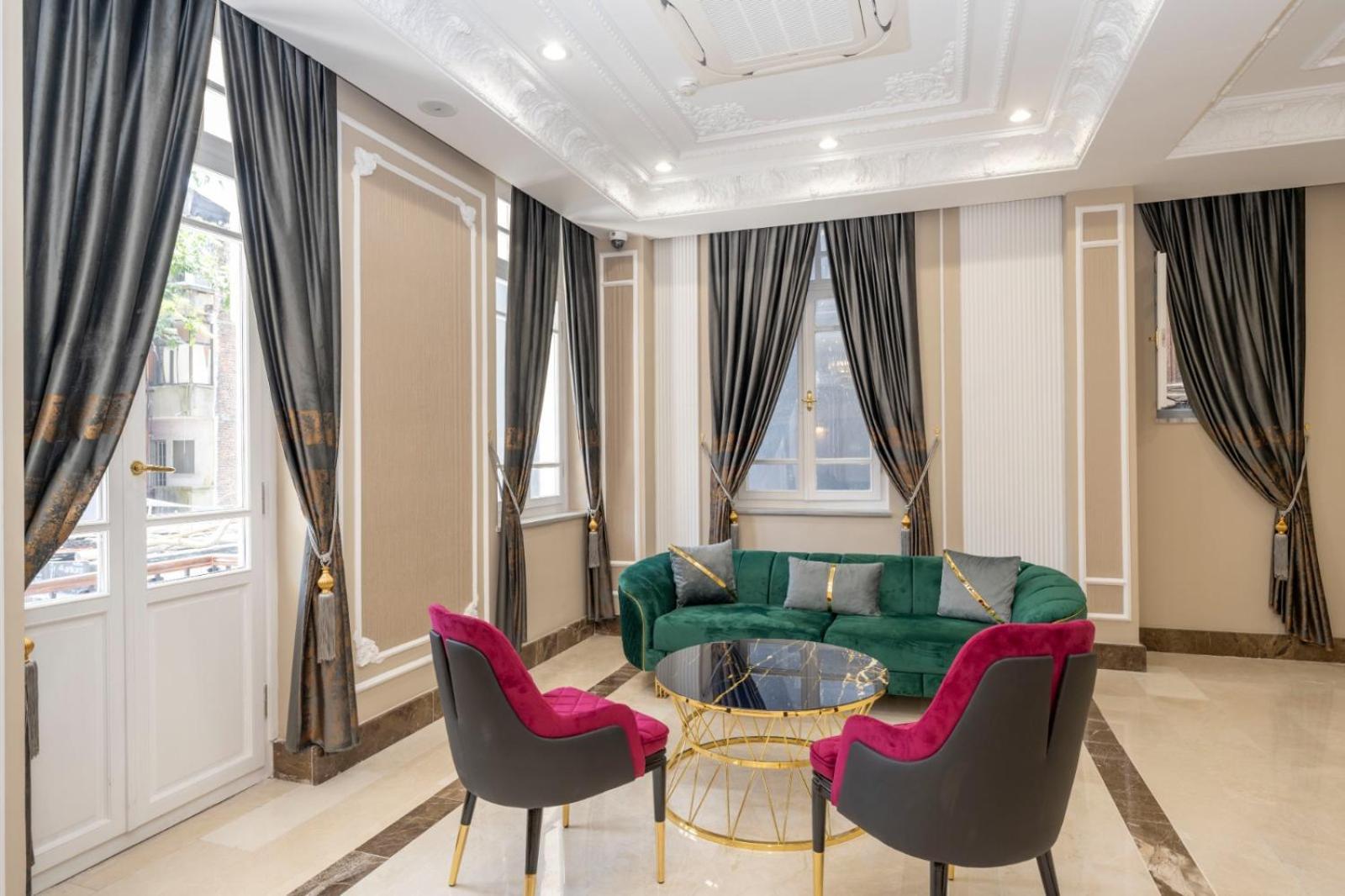 Moonlight Elegance Boutique 4*