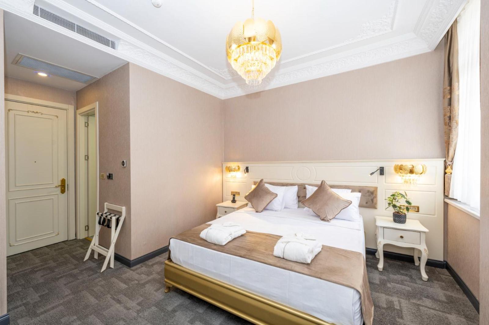 Moonlight Elegance Boutique Hotel