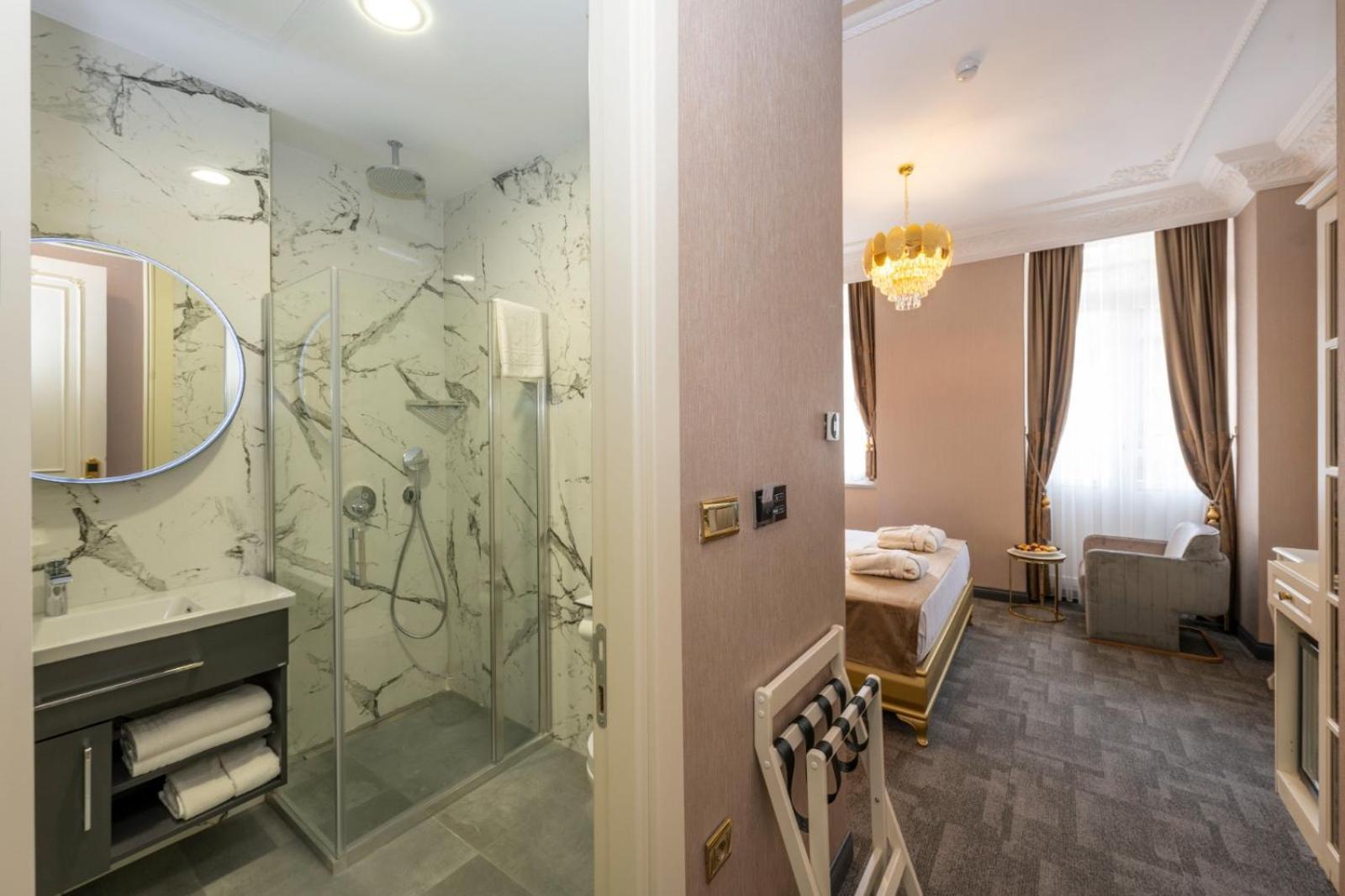 Moonlight Elegance Boutique 4*
