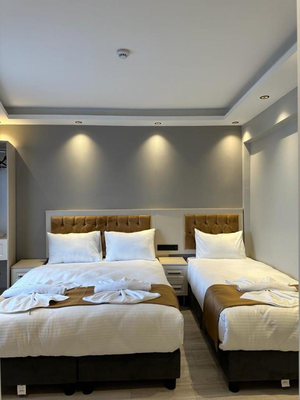 Sareban Hotel *