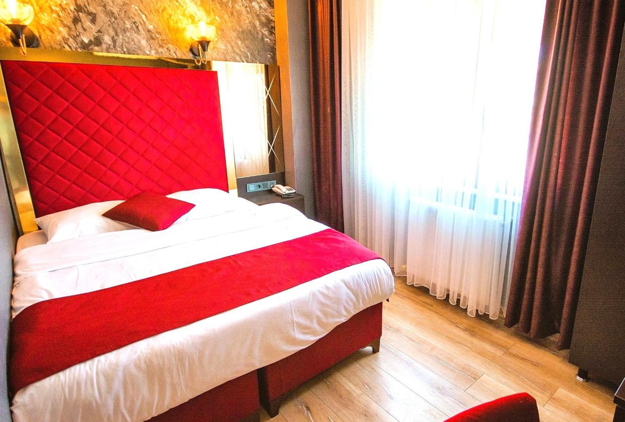 Atesde Dustu Salvara Hotel Istanbul