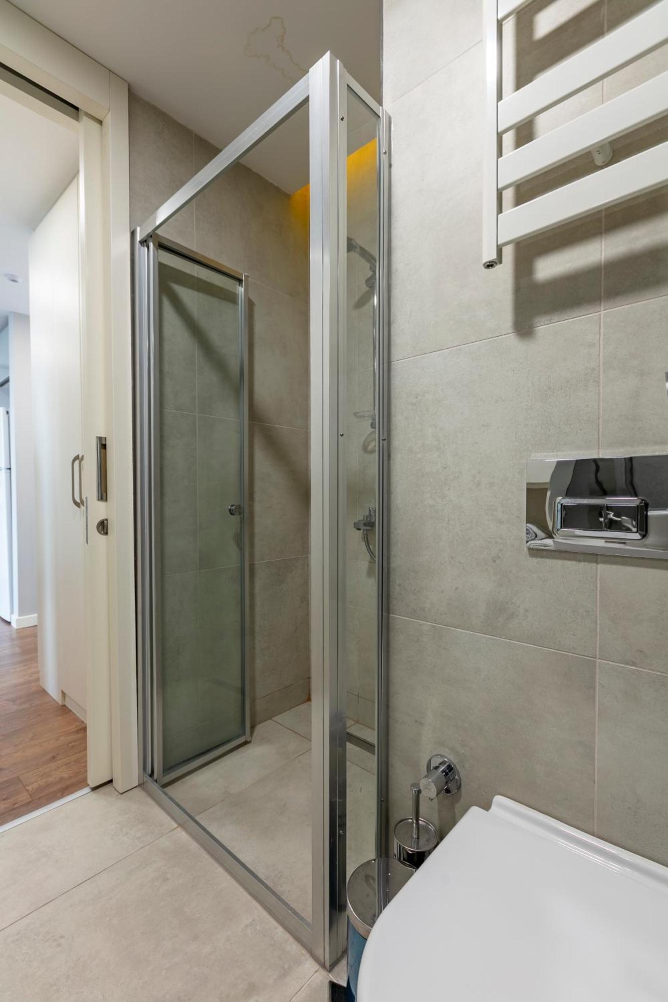 Apartment Lux Next To Outlet In High Floor 26 *