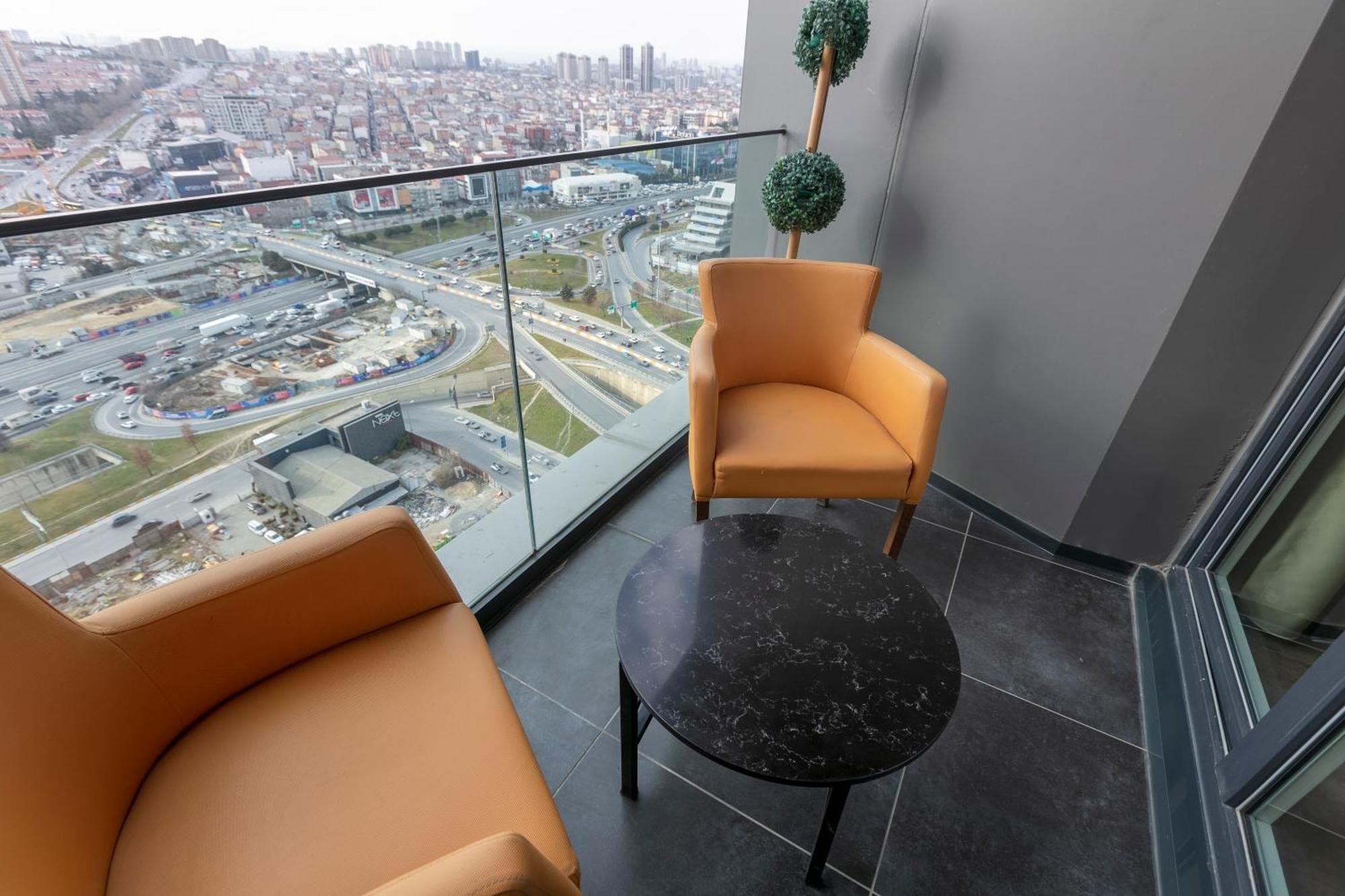 Lux Next To Outlet In High Floor 26 Apartment *