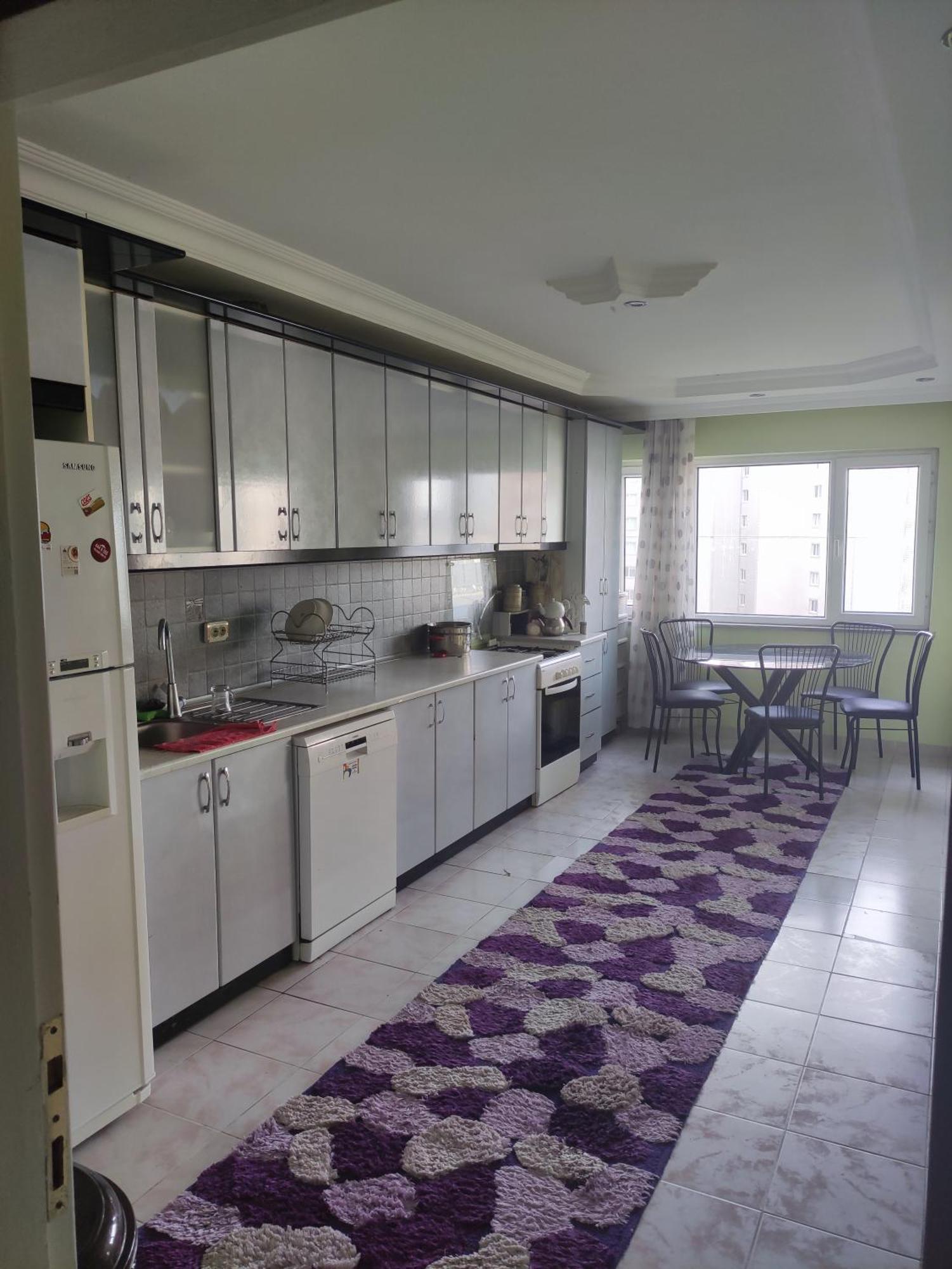 Beylikduezue Boelgesinde Ferah Bir Site Ici Konut Apartment