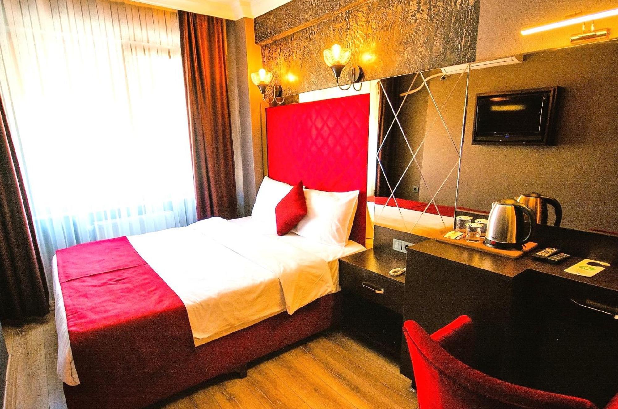 Atesde Dustu Salvara Istanbul