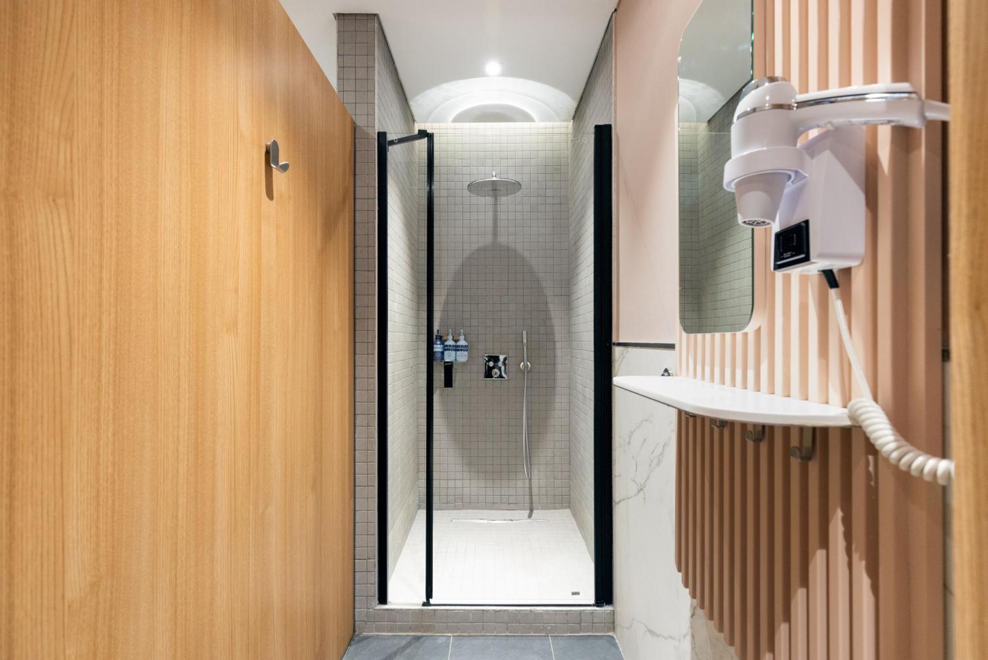 Hotel Yotelair Airport, Duty Free - International Transit Area Istanbul