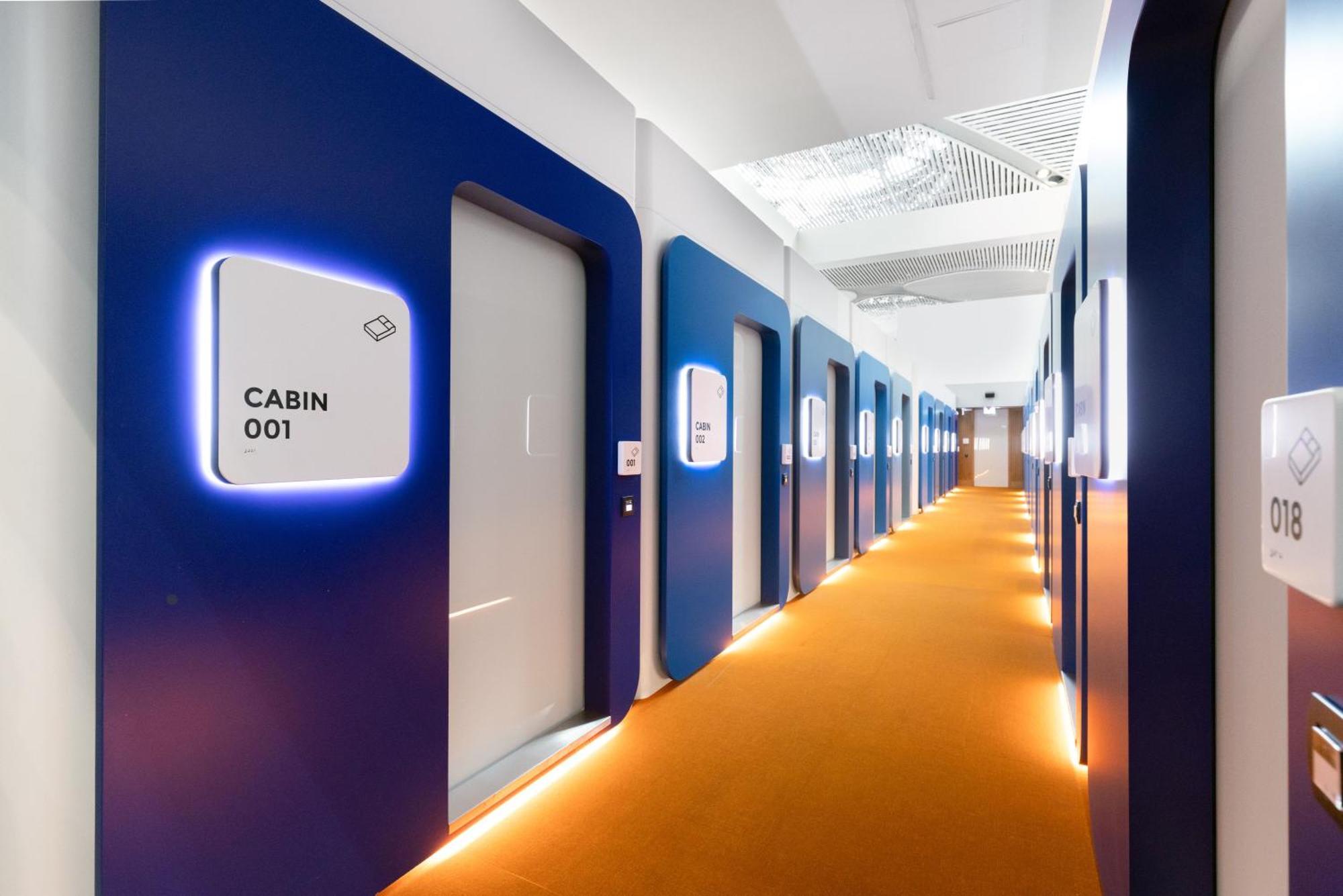 Yotelair Airport, Duty Free - International Transit Area 3*