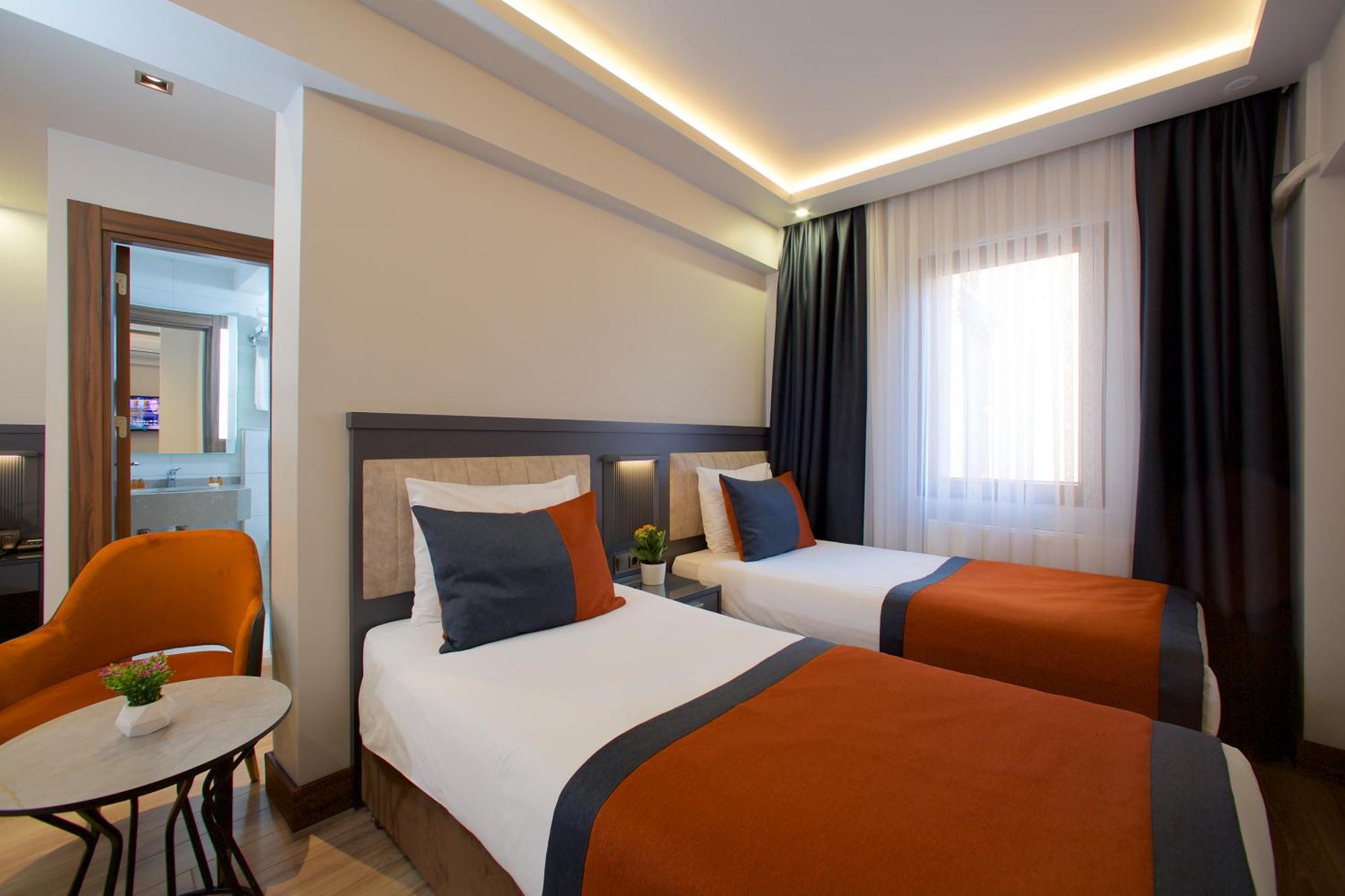 Eyfel Hotel