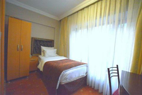 Palace Point Hotel