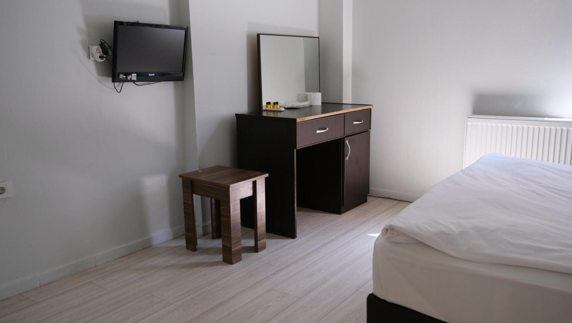 Simon Hotel