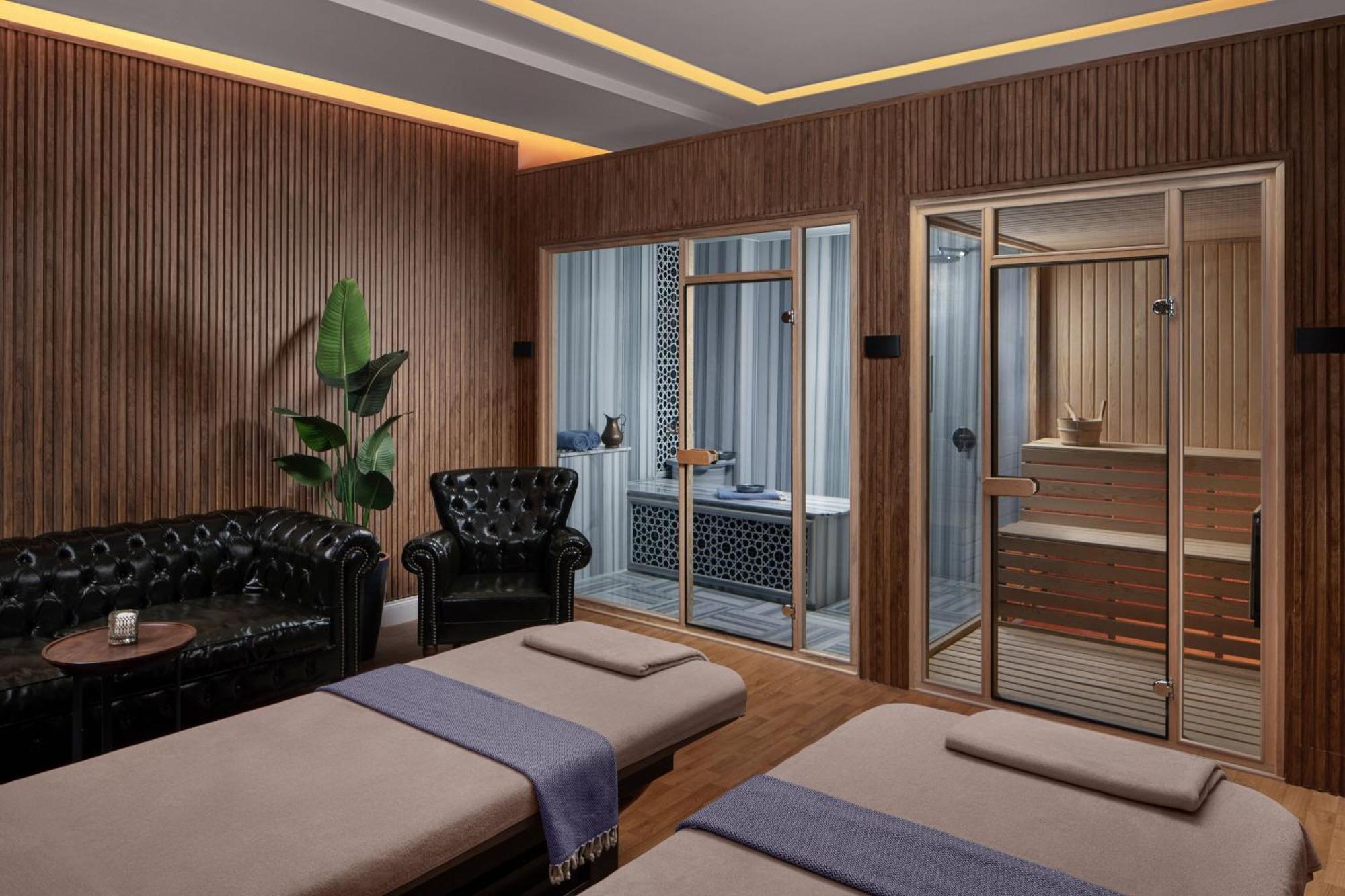 Sheraton Center Hotel 5*