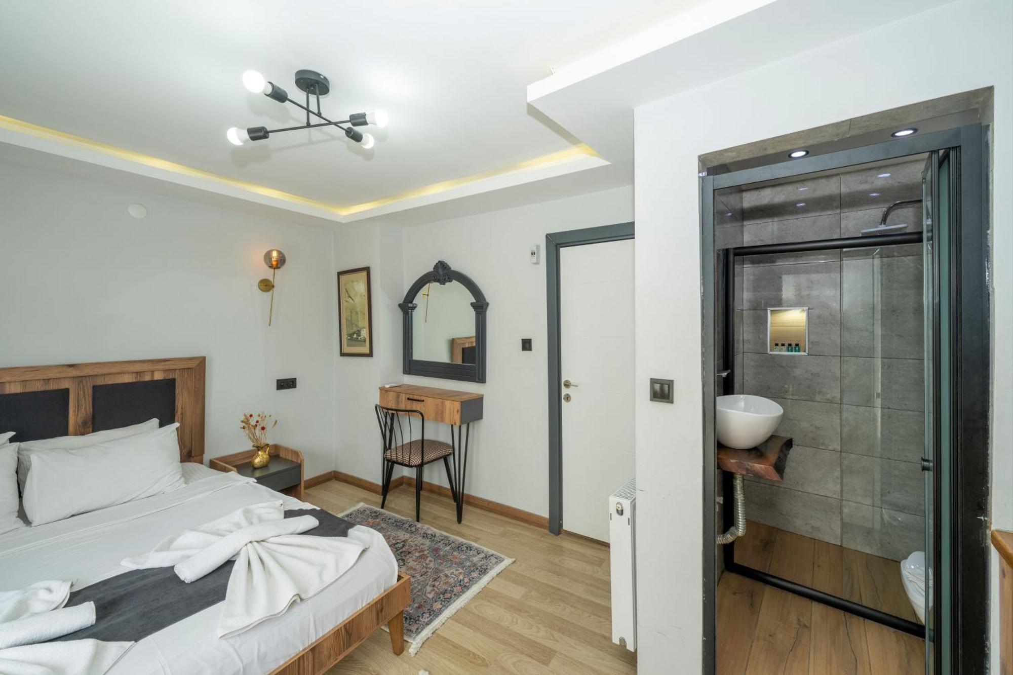 Valeria White Suites *