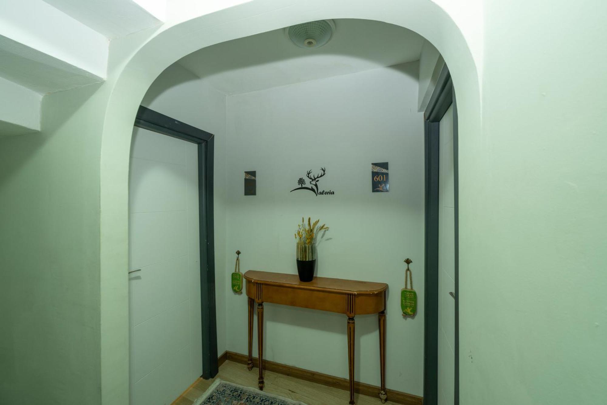 Valeria White Suites Otel