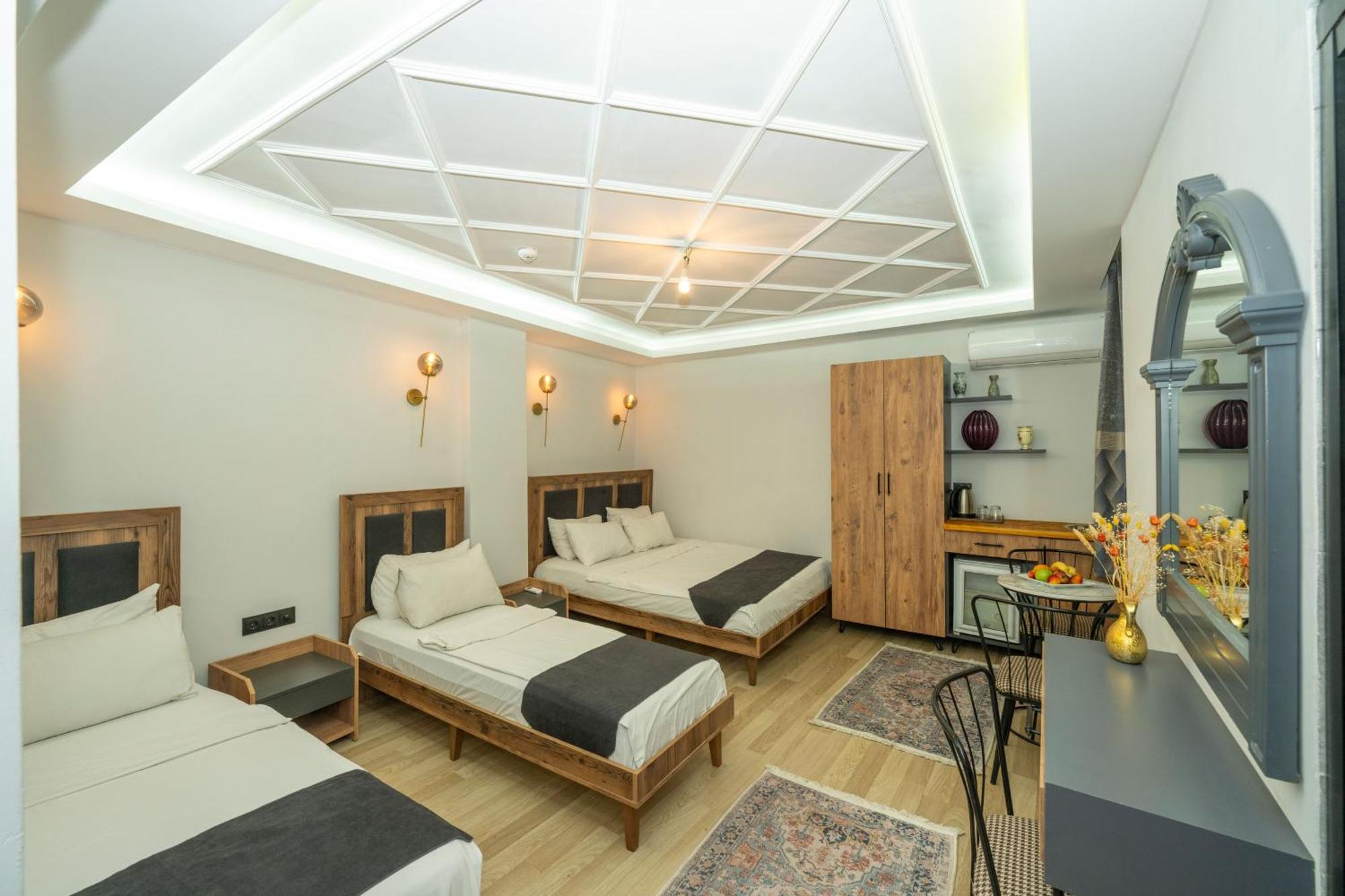 Valeria White Suites *