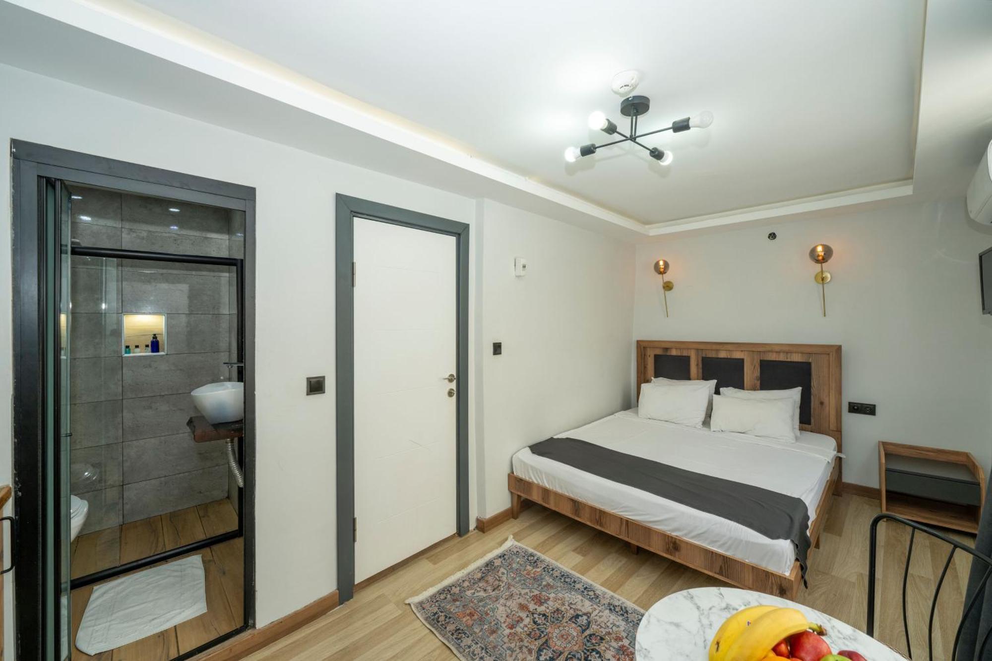 Valeria White Suites