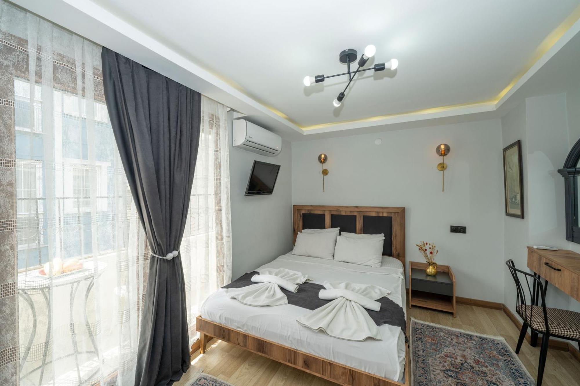 Otel Valeria White Suites