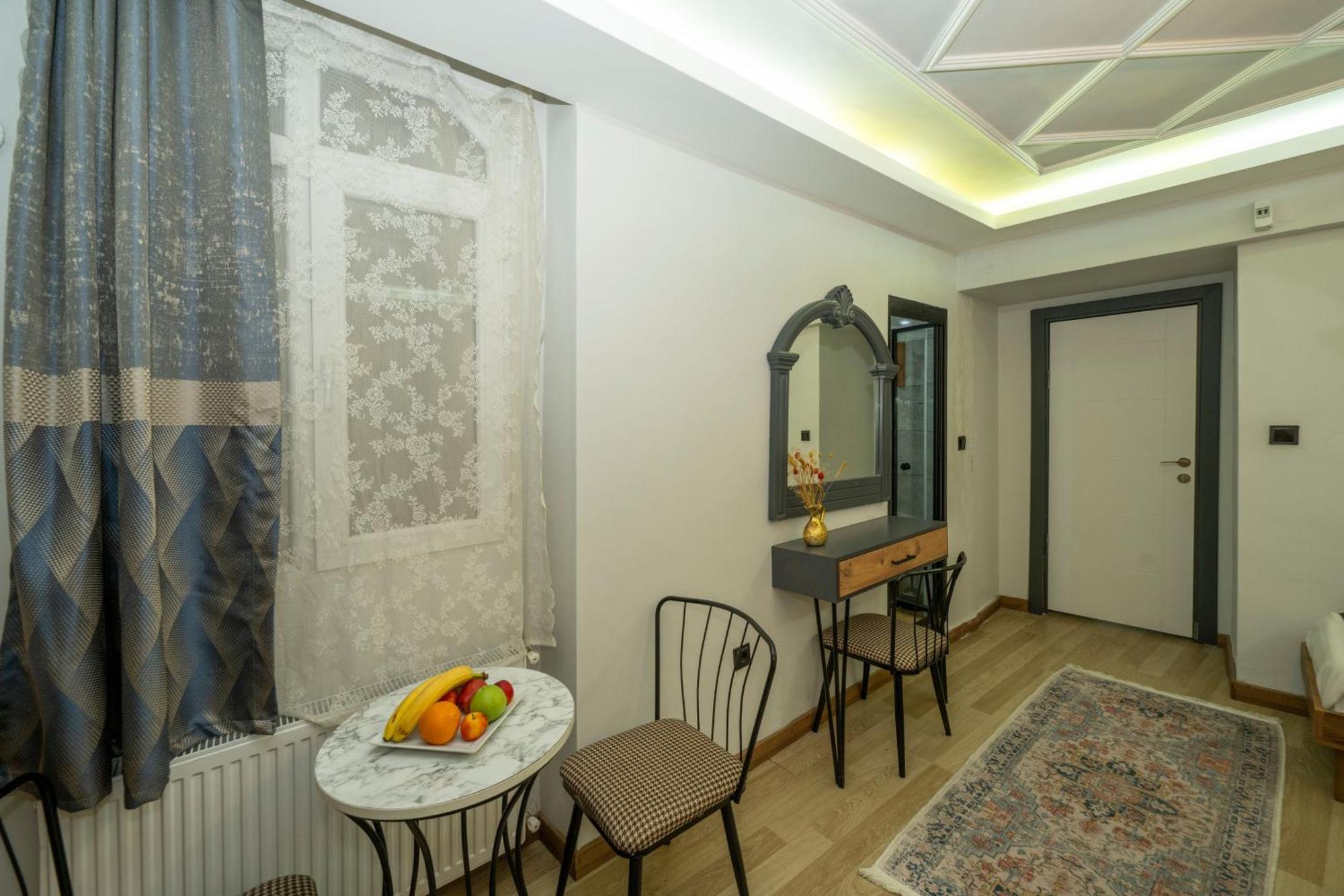 Otel Valeria White Suites *
