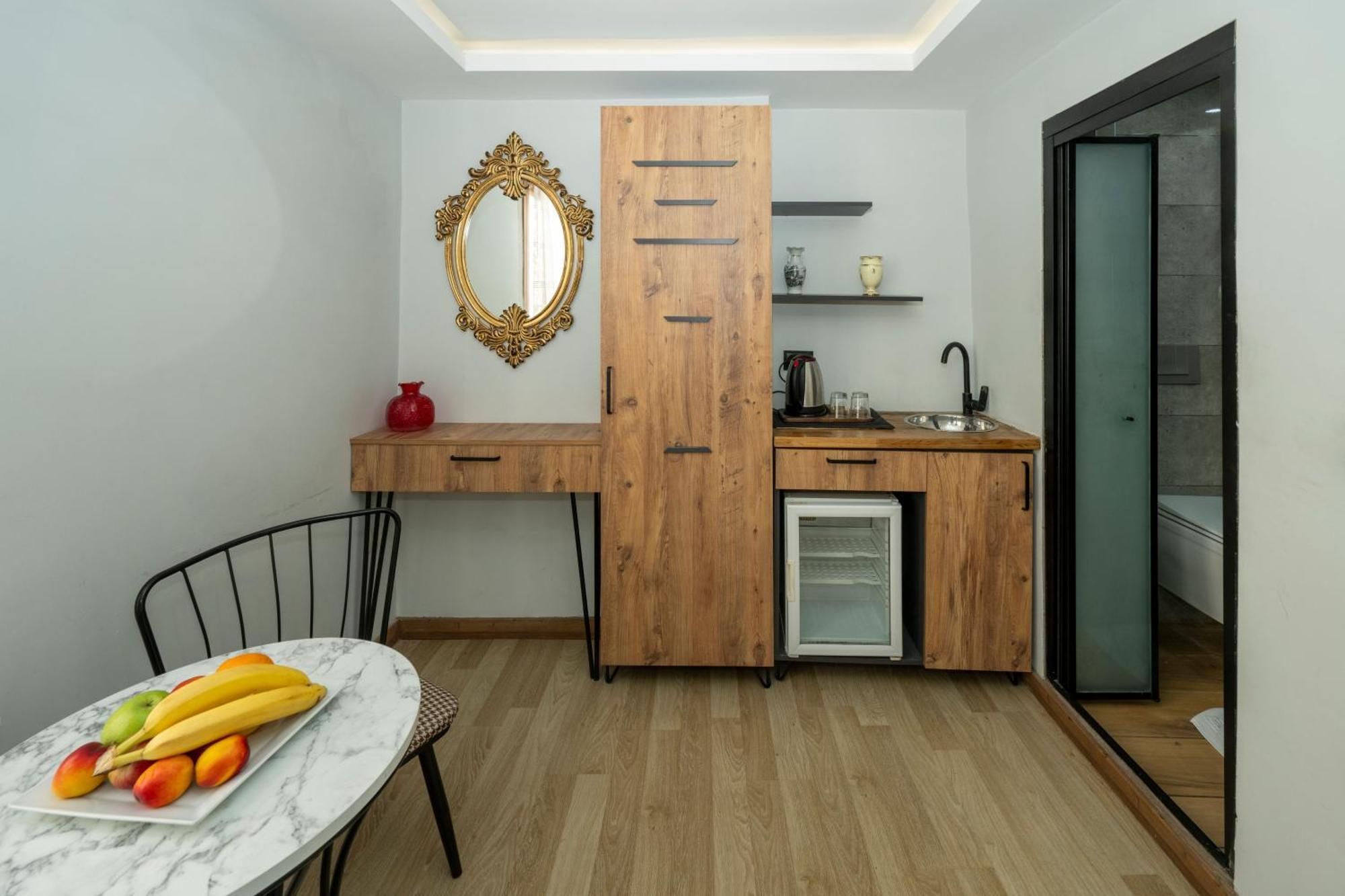 Valeria White Suites *