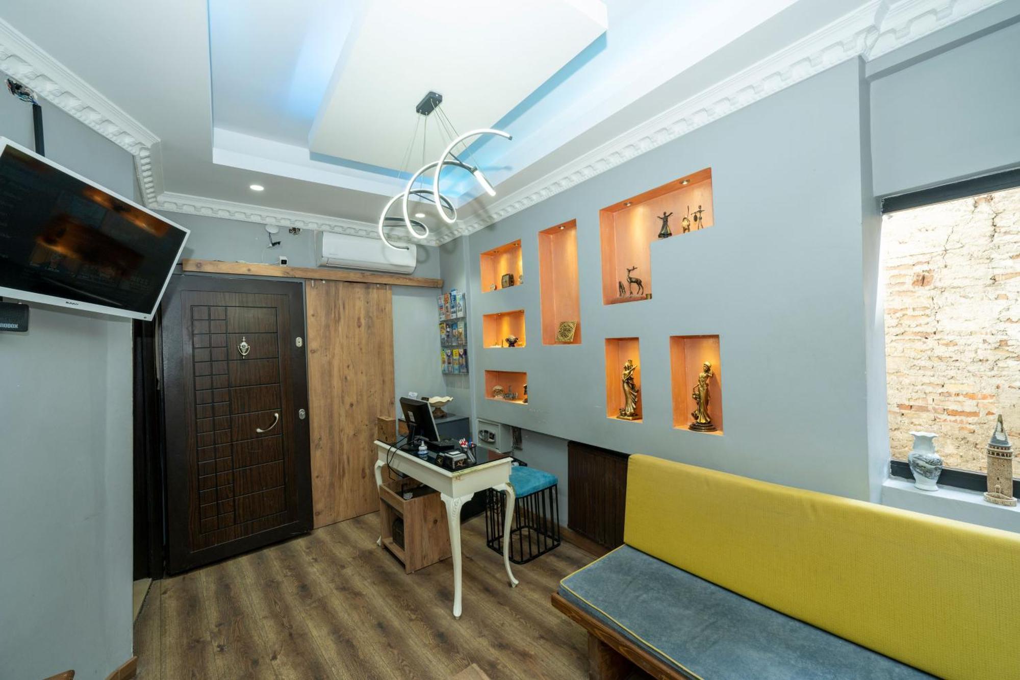 Valeria White Suites Otel *