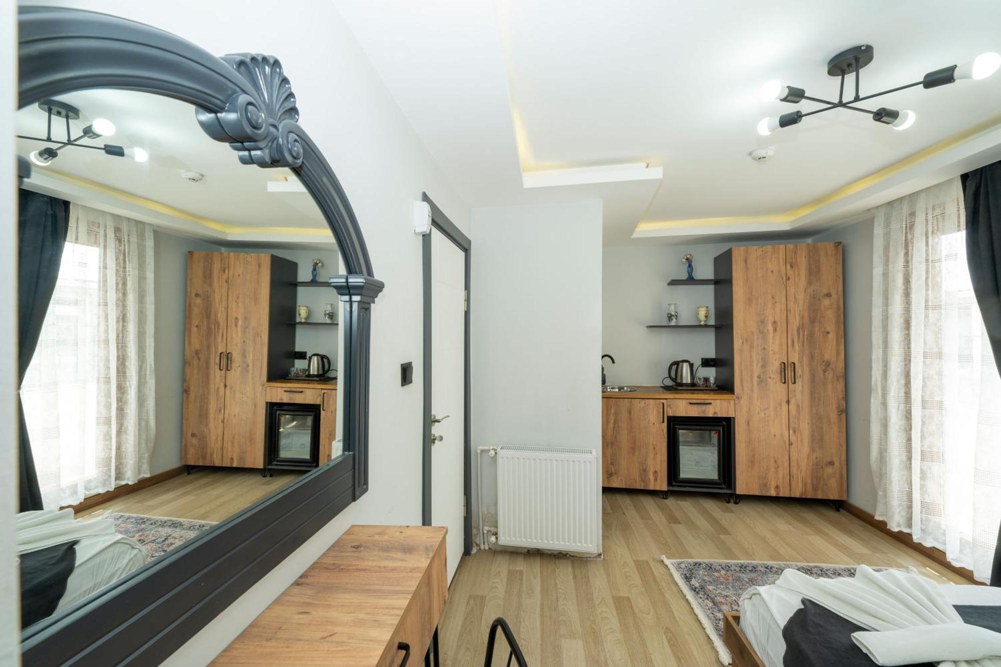 Valeria White Suites Hotel