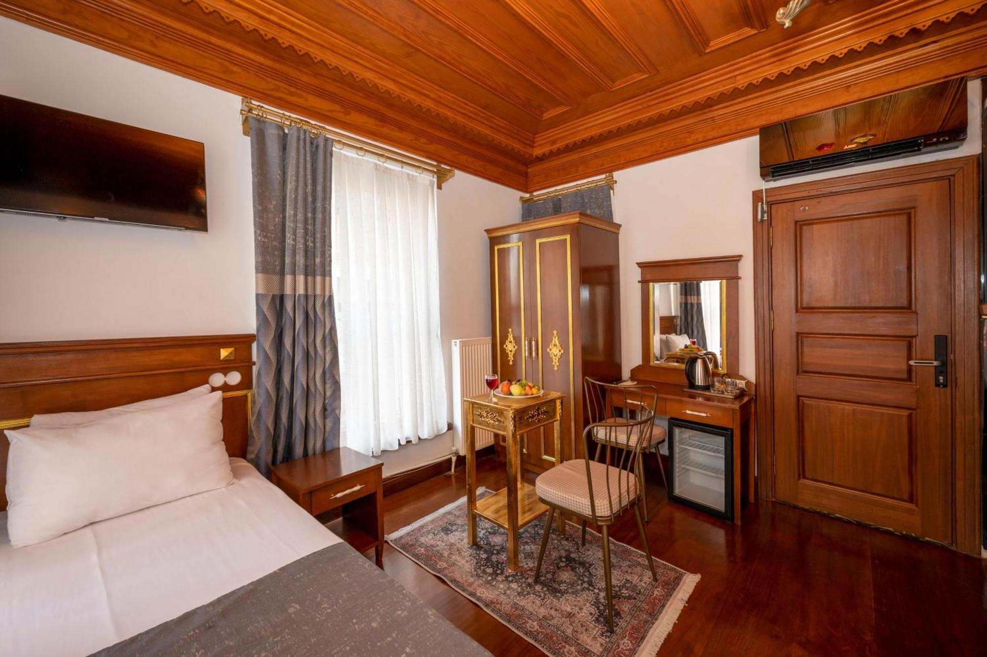 Hotel Valeria Antique 1892