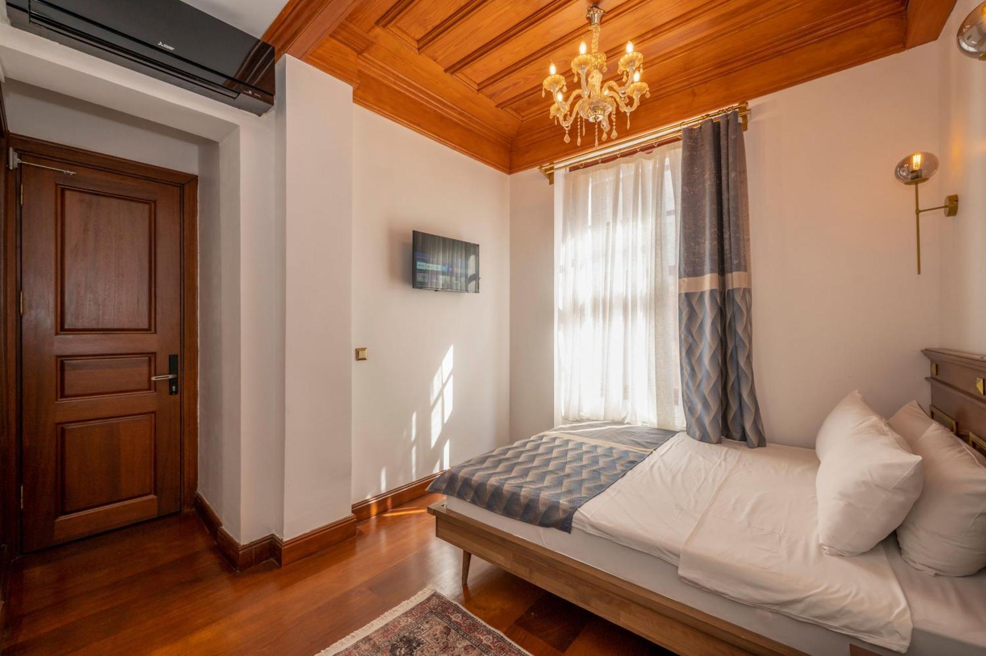 Valeria Antique 1892 Hotel *