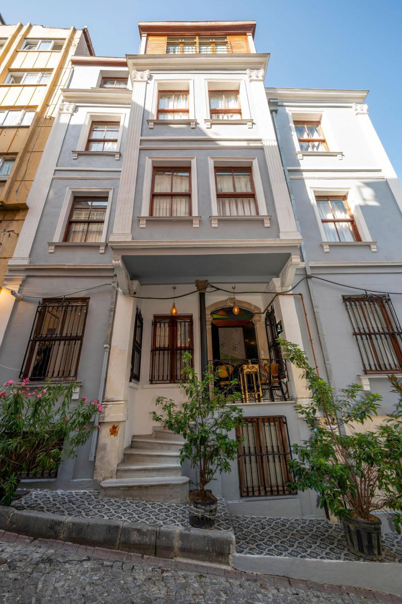 Hotel Valeria Antique 1892