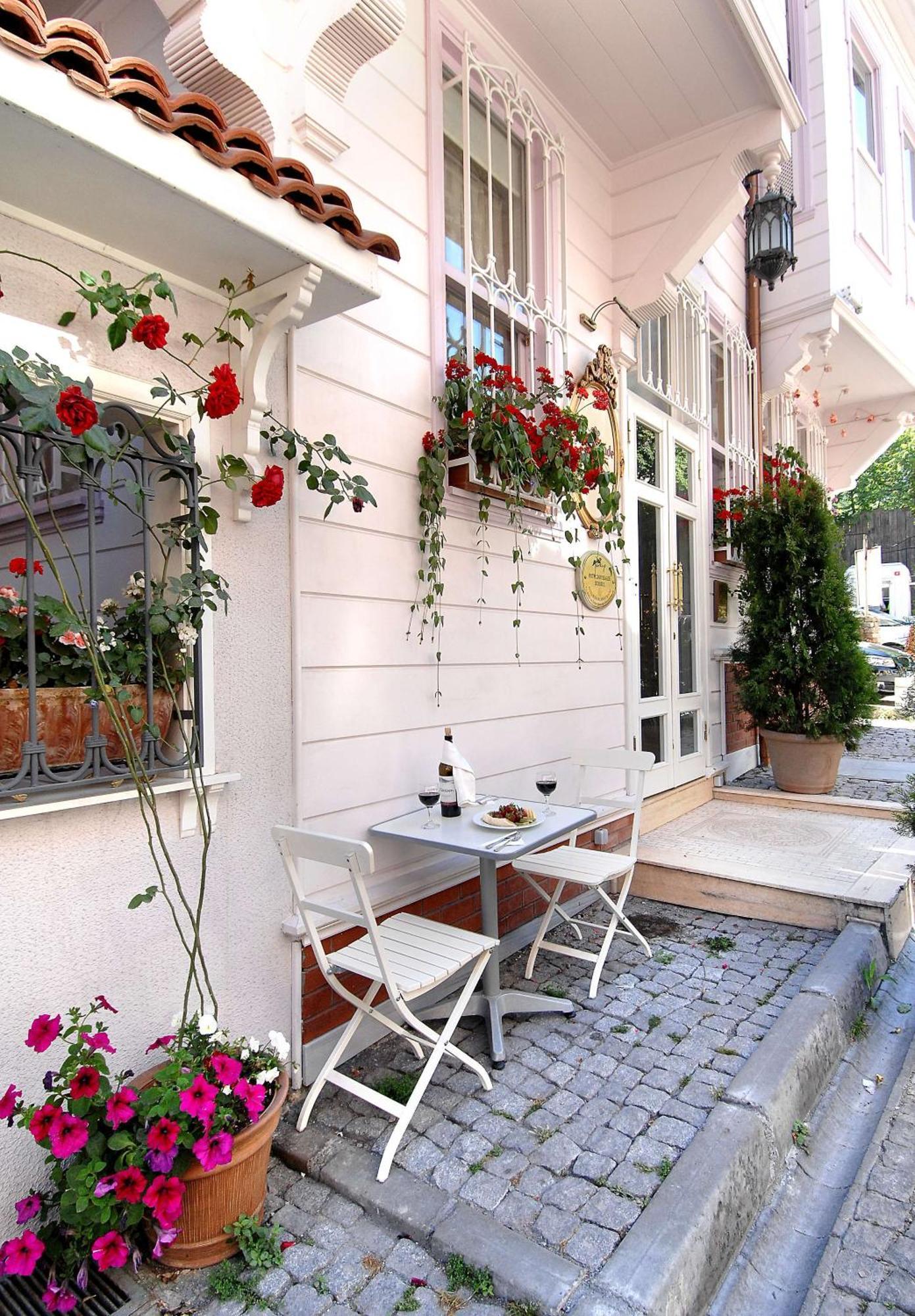 Hotel Darussaade Old - Sultanahmet 4*