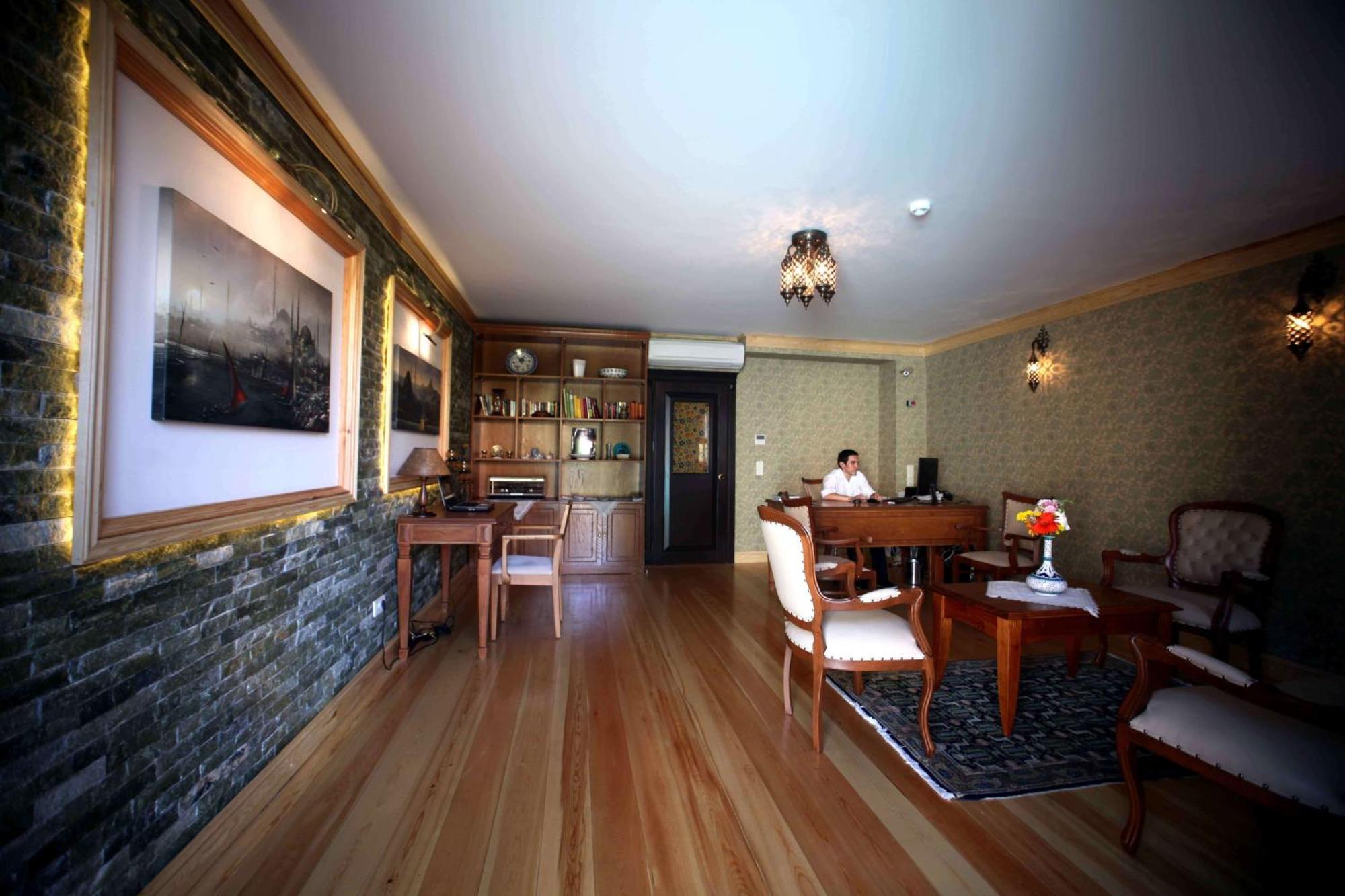 Hotel Lalinn 3*
