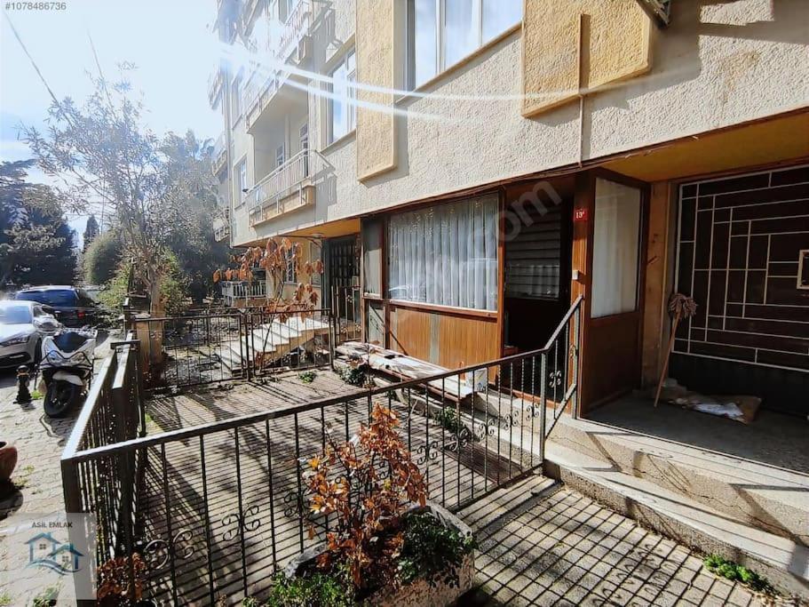 Haftalik, Guenluek Veya Aylik Istanbul
