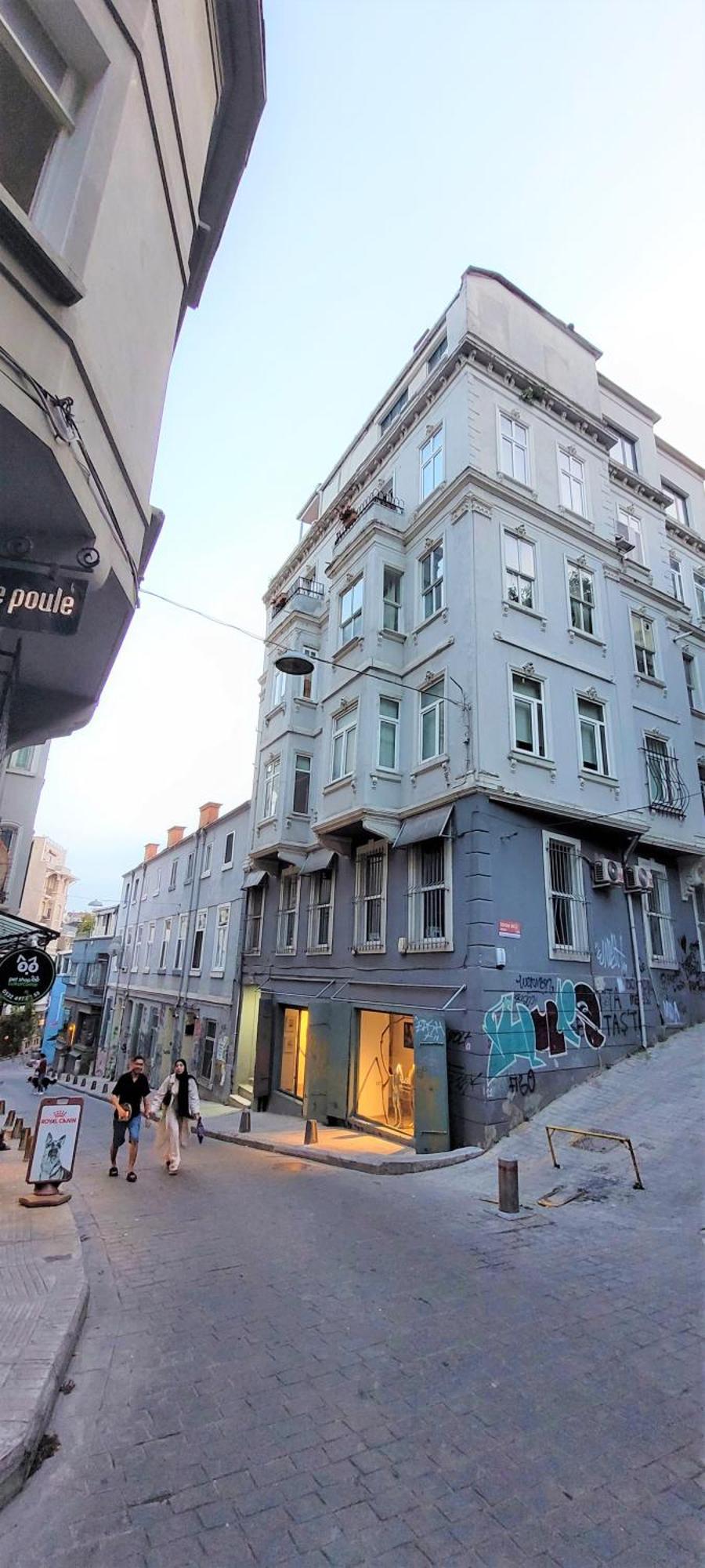 Stylish Getaway-explore The Urban Delights