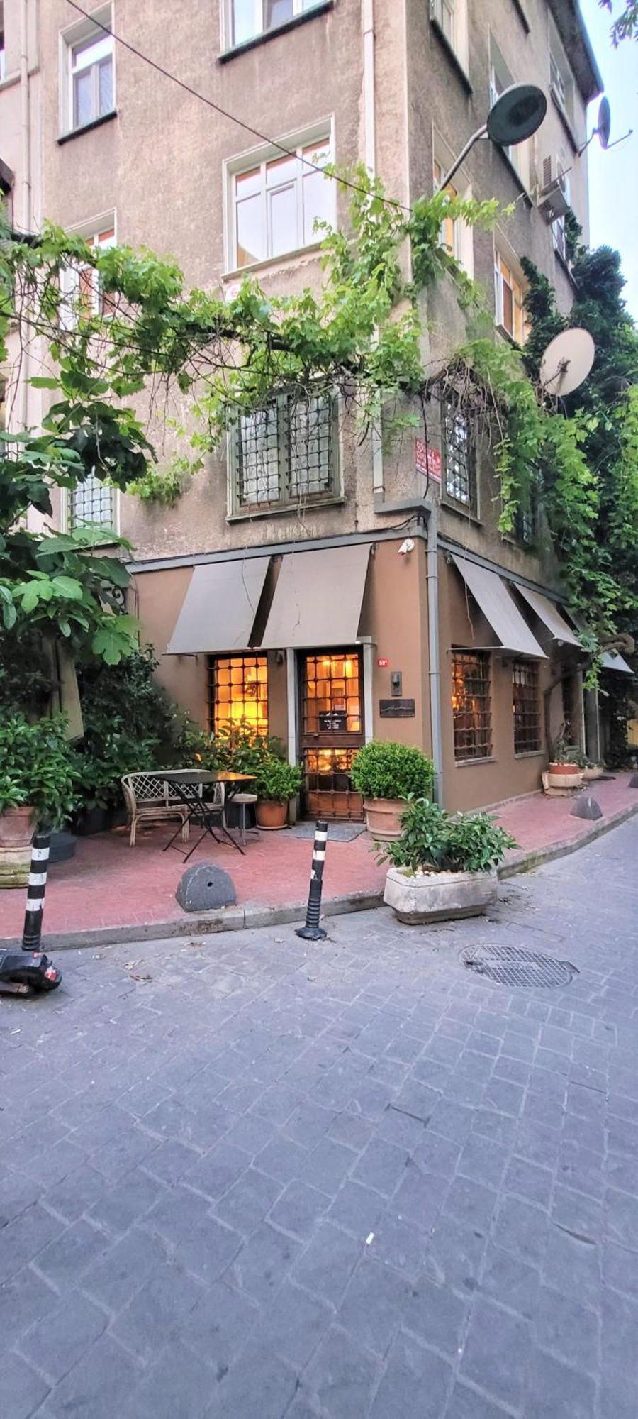 Stylish Getaway-explore The Urban Delights