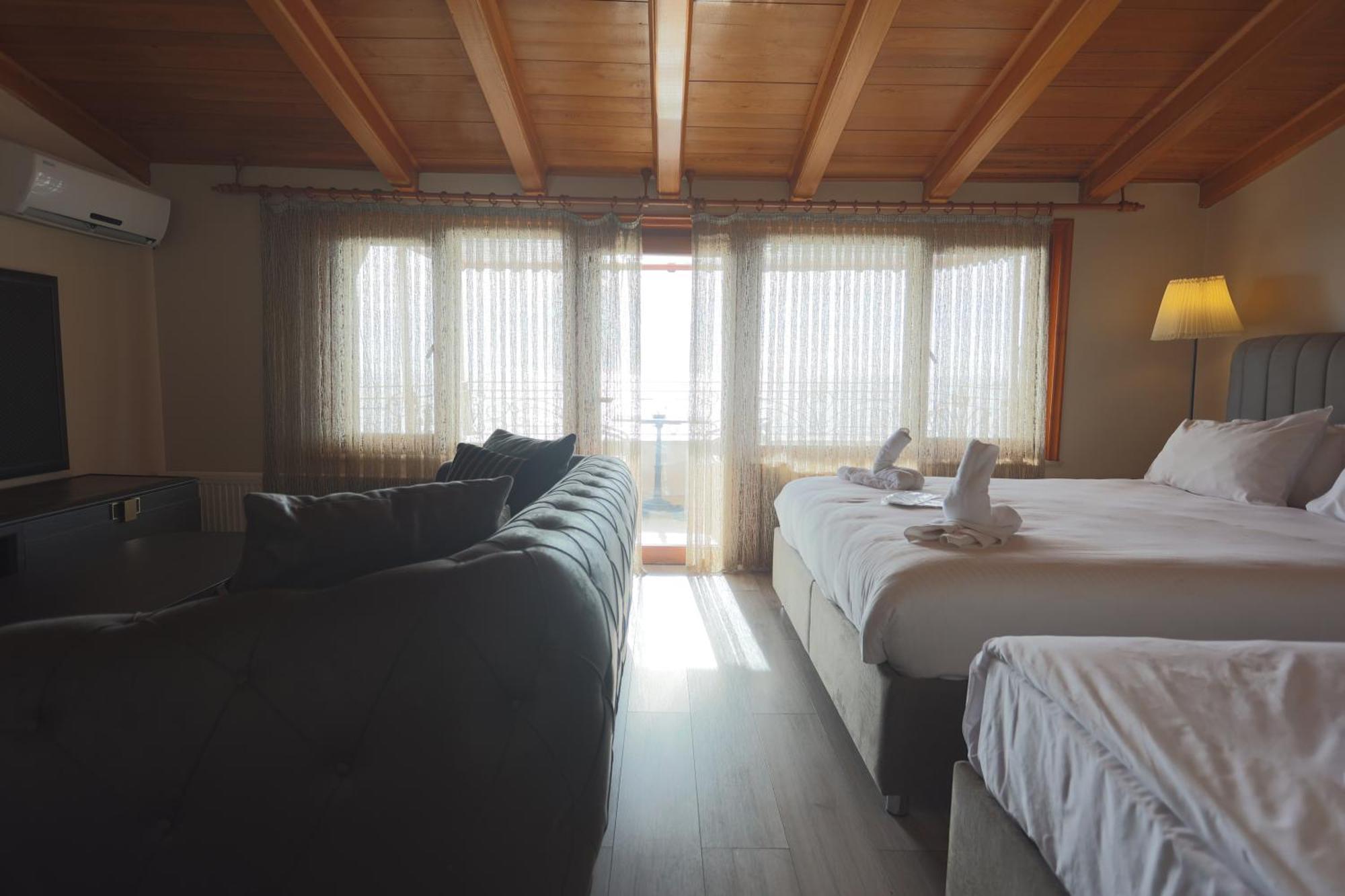 Bucoleon By Cheers Hostel *